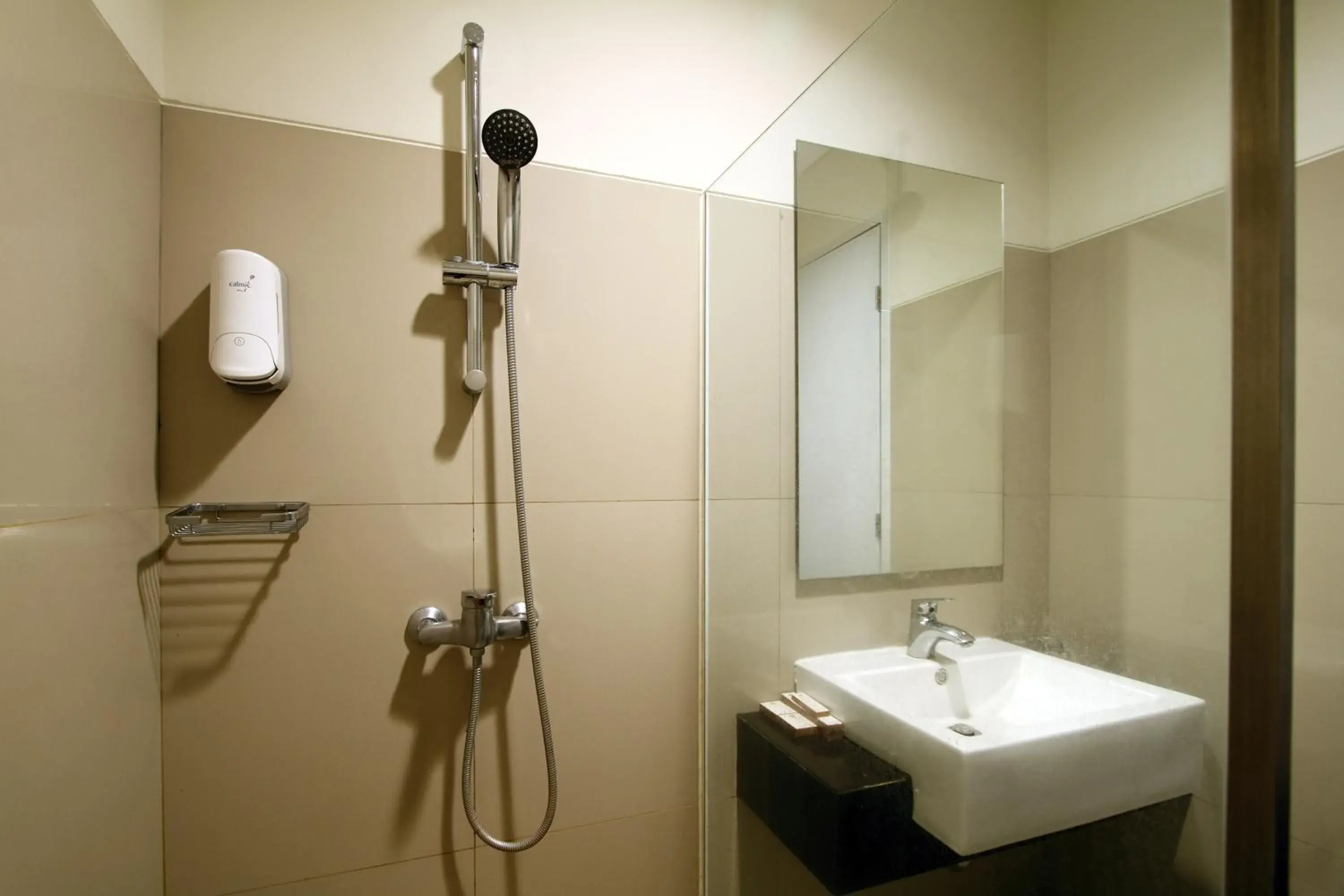 Bathroom in Sakanti City Hotel