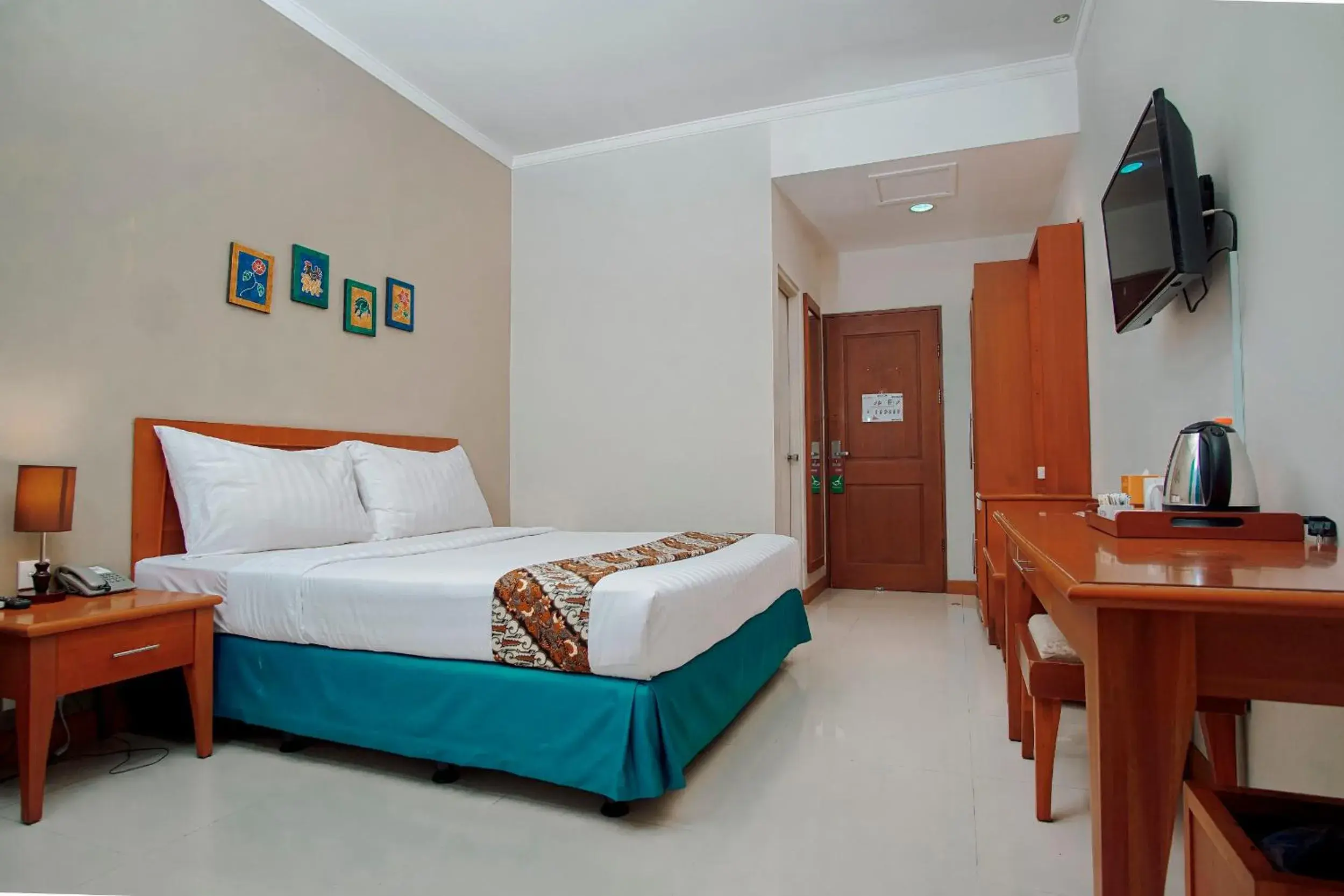 Bed in Sakanti City Hotel