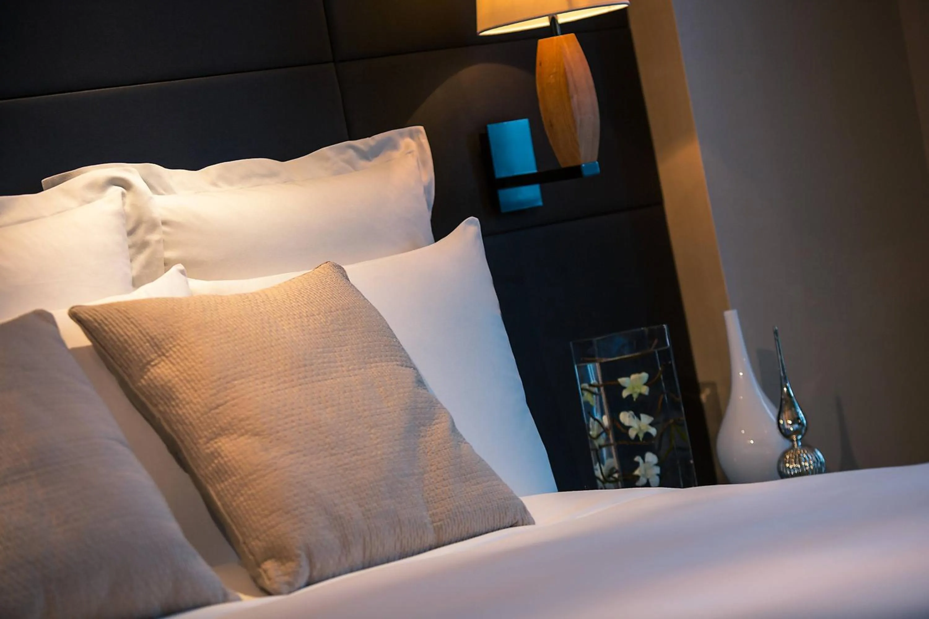 Bedroom, Bed in Renaissance Guiyang Hotel