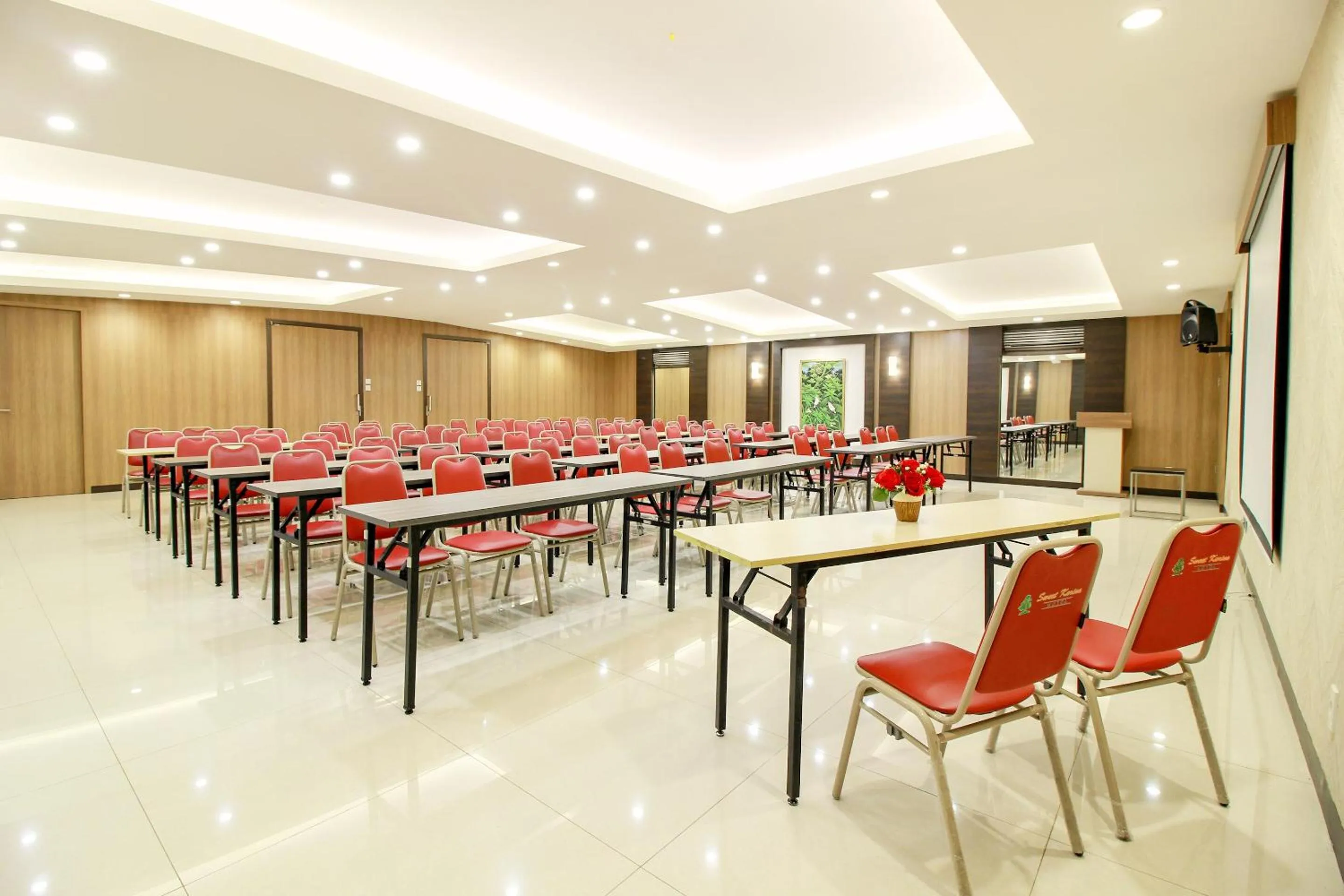 Business facilities in Collection O Pasteur Near Paris Van Java Mall Formerly Sweet Karina