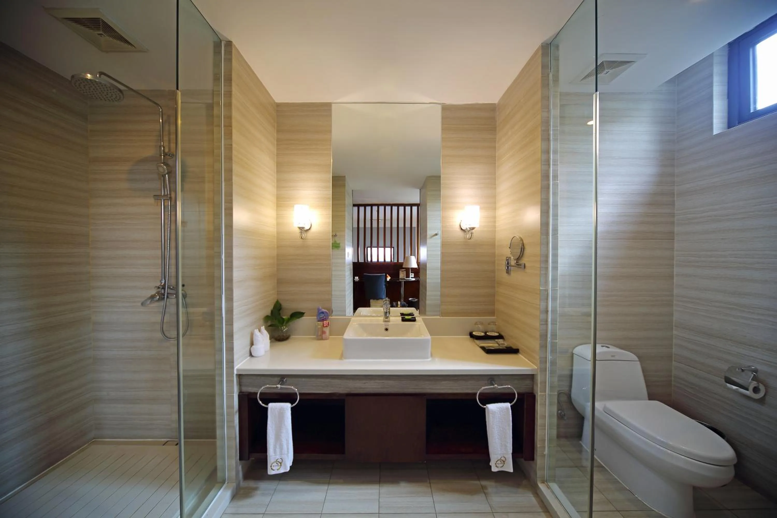 Bathroom in Sanya Serenity Coast Marina Hotel