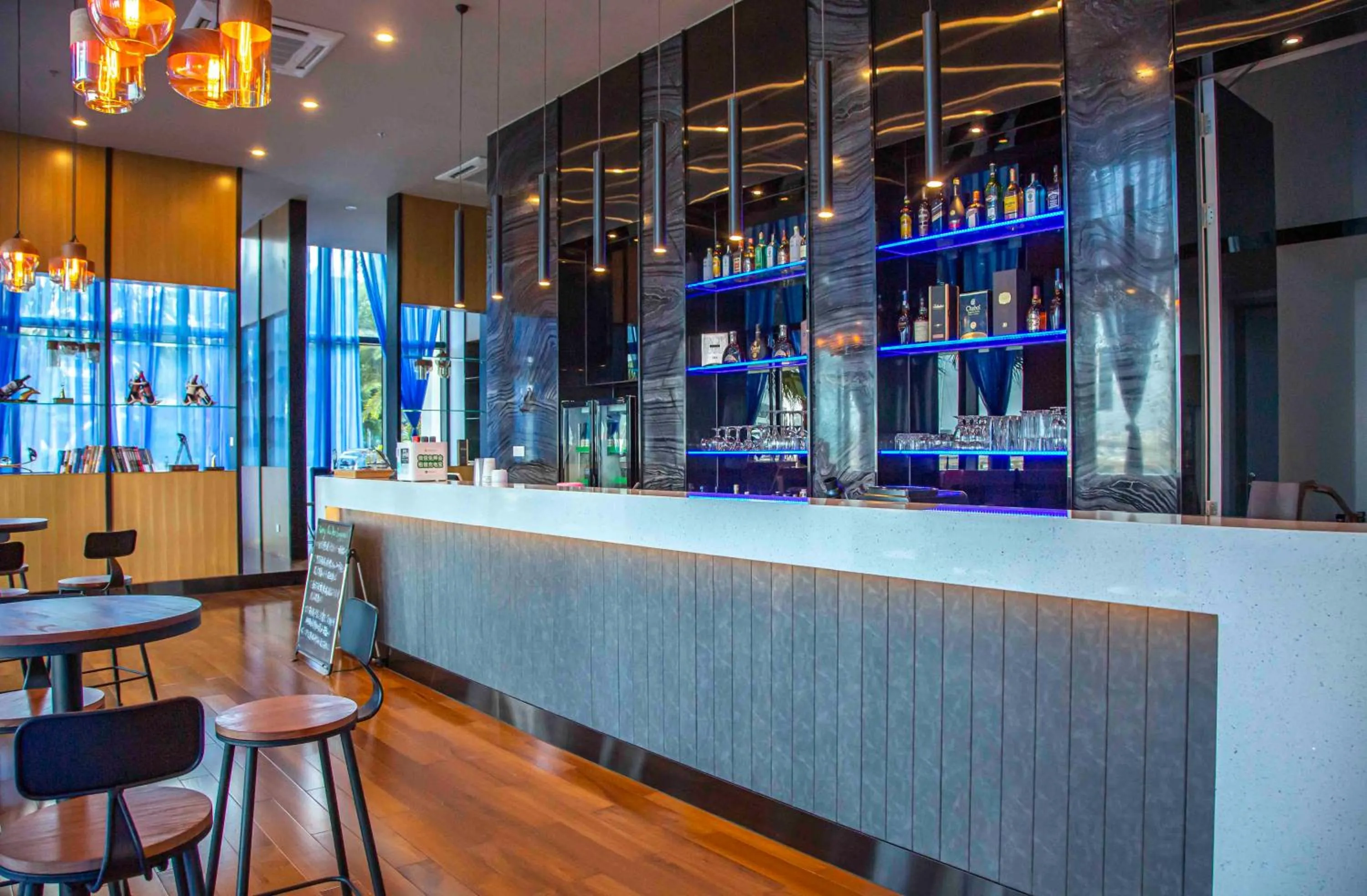 Lounge or bar in Sanya Serenity Coast Marina Hotel