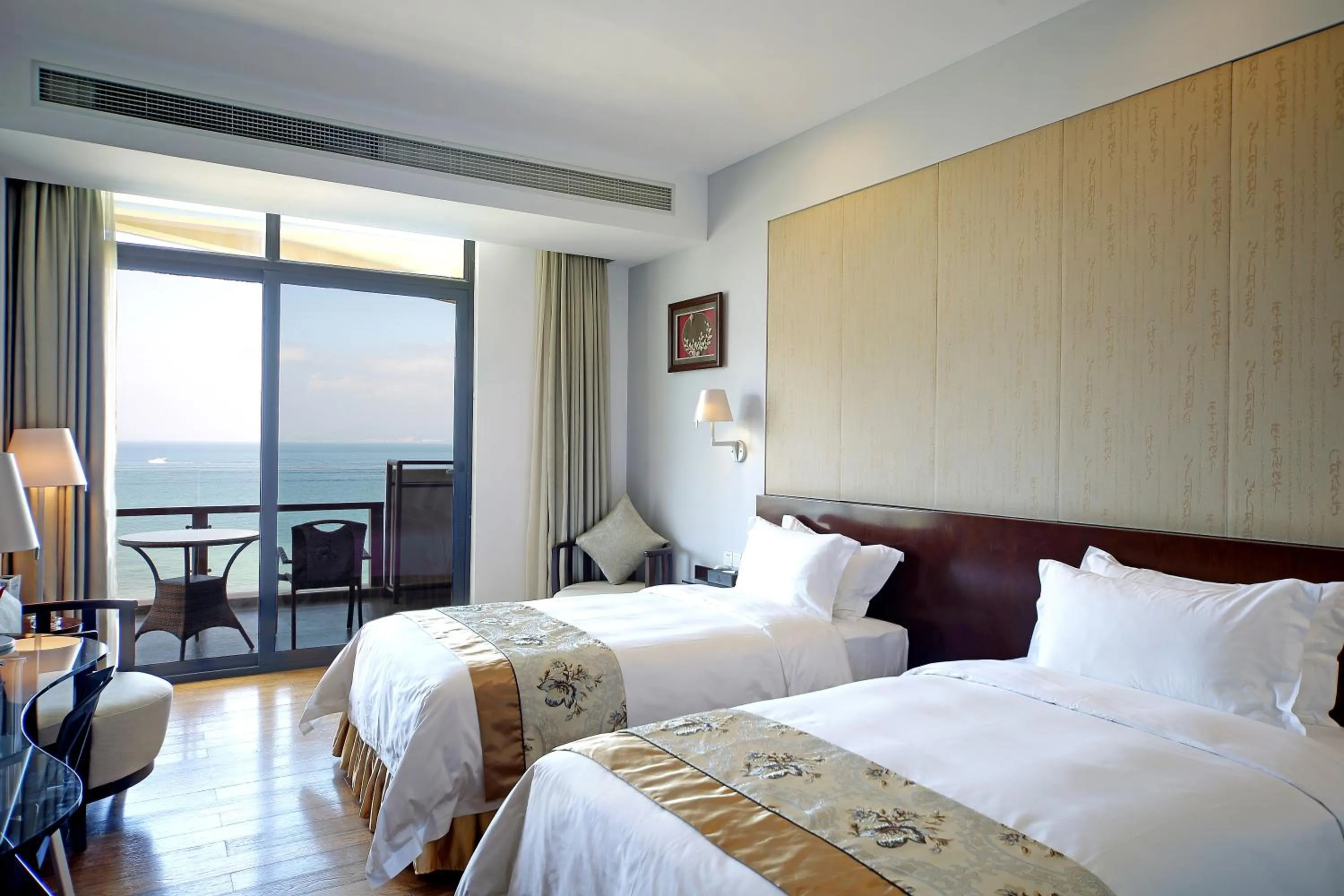 Bed in Sanya Serenity Coast Marina Hotel