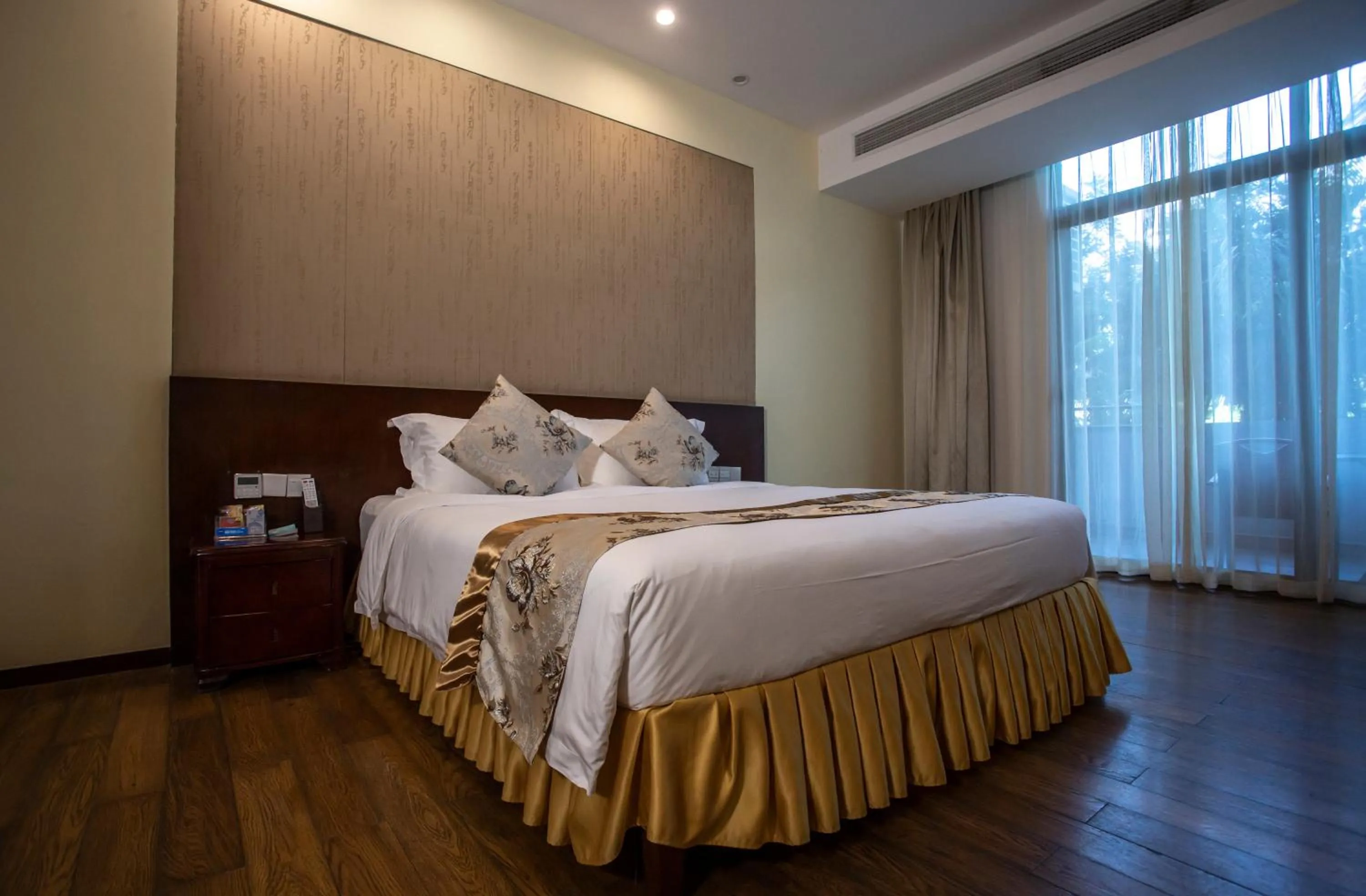 Bed in Sanya Serenity Coast Marina Hotel