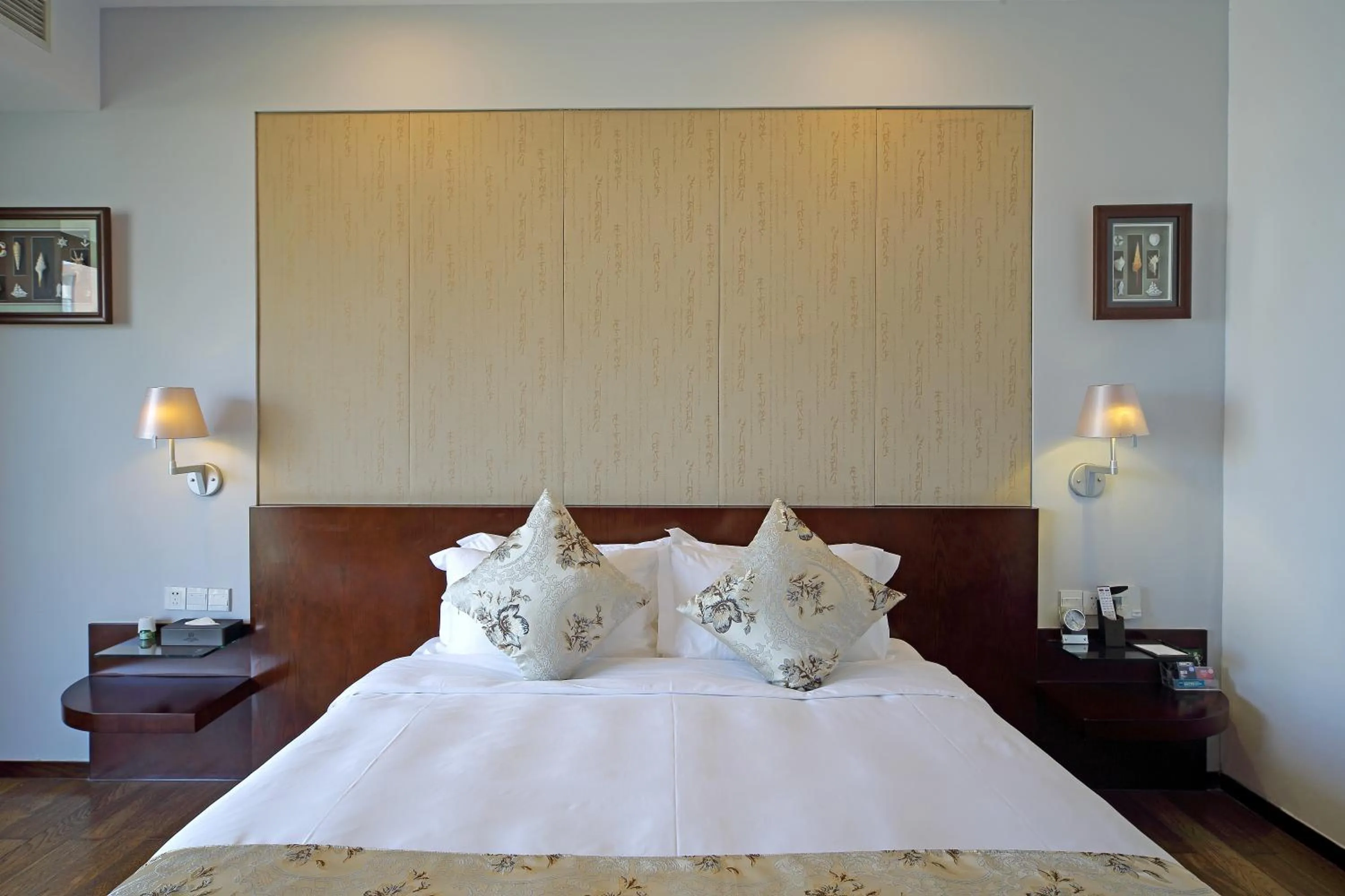 Bed in Sanya Serenity Coast Marina Hotel