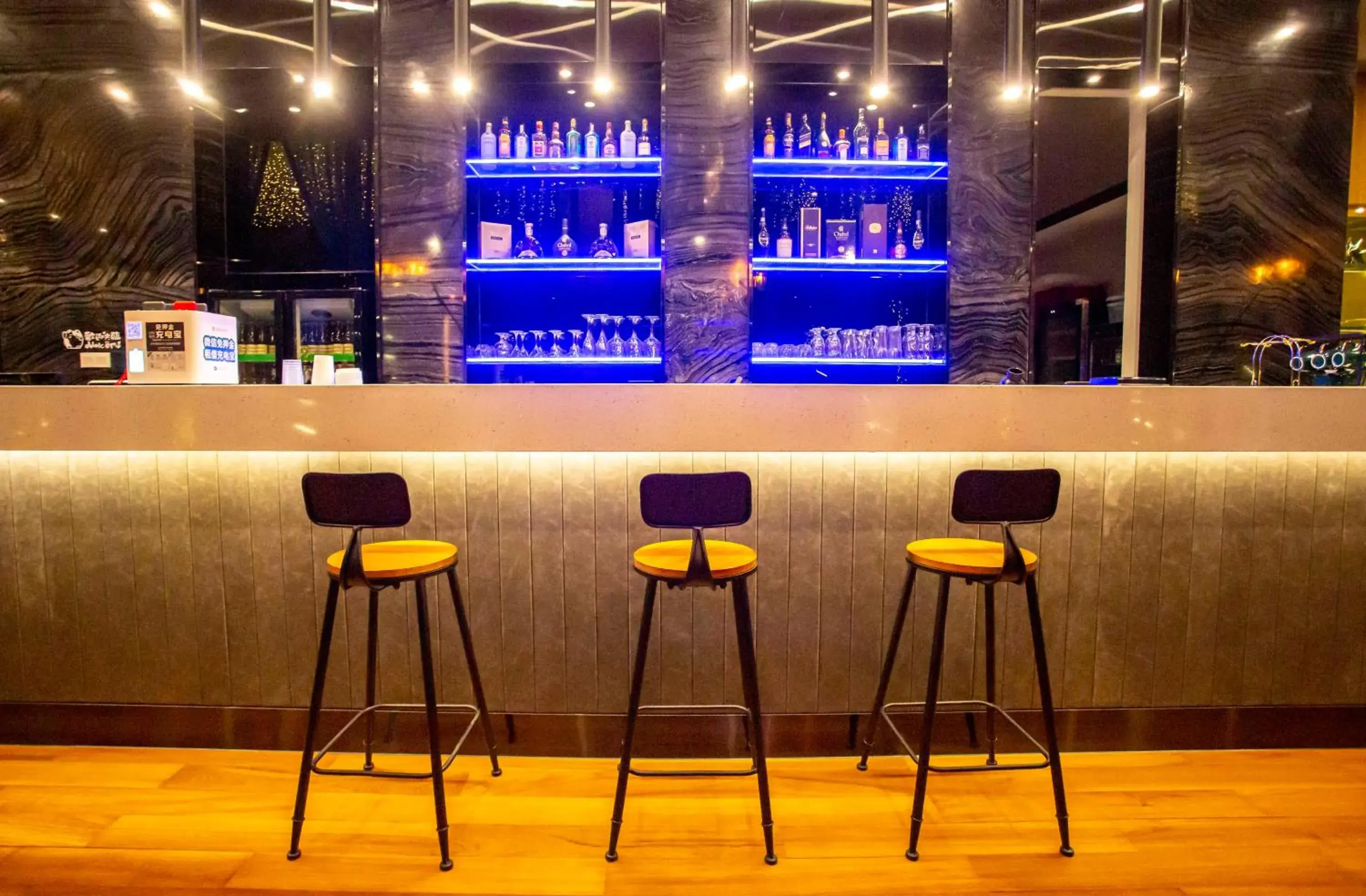 Lounge or bar in Sanya Serenity Coast Marina Hotel Lounge or bar in Sanya Serenity Coast Marina Hotel