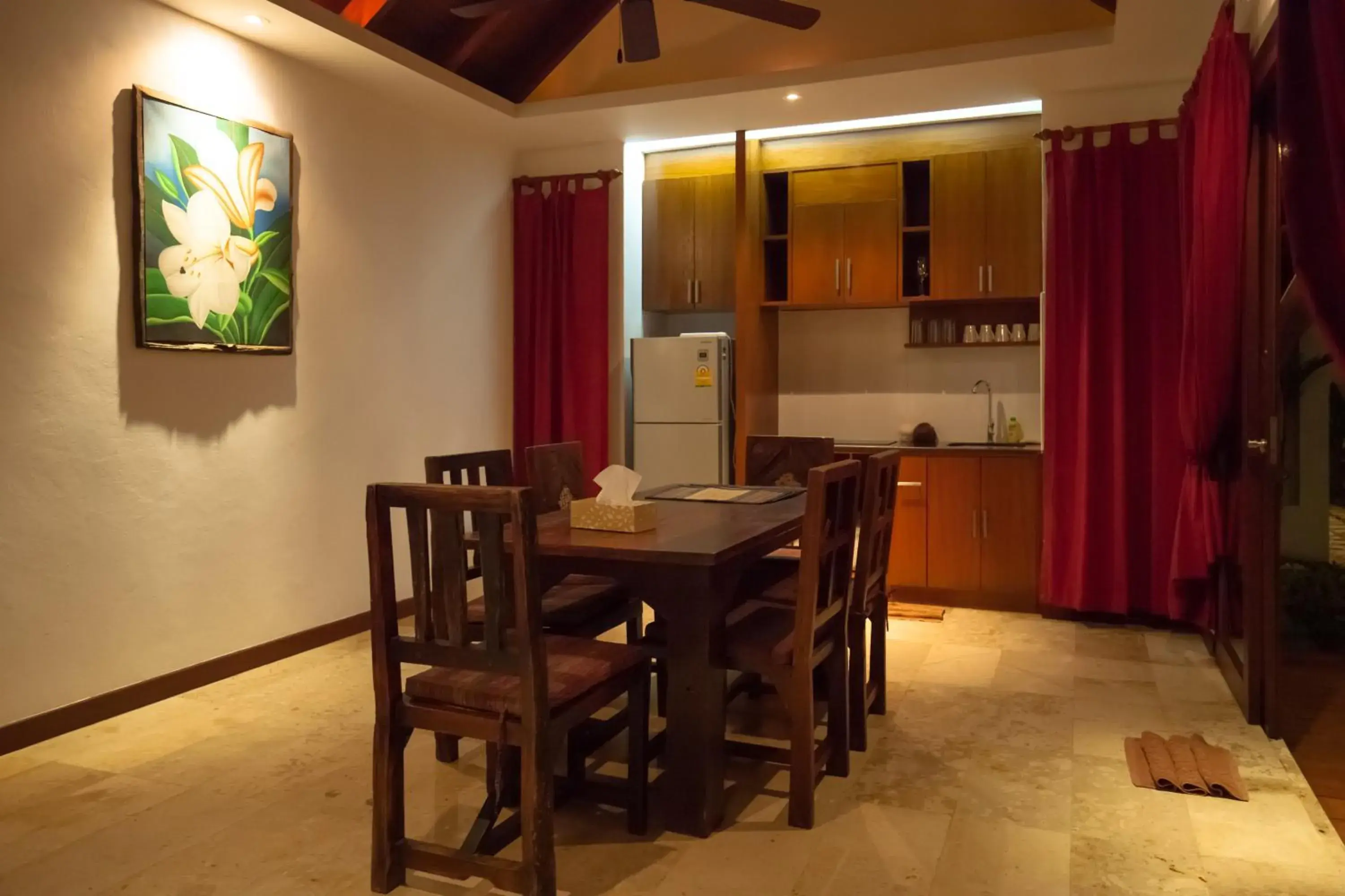 Kitchen or kitchenette, Dining Area in Thai Island Dream Estate