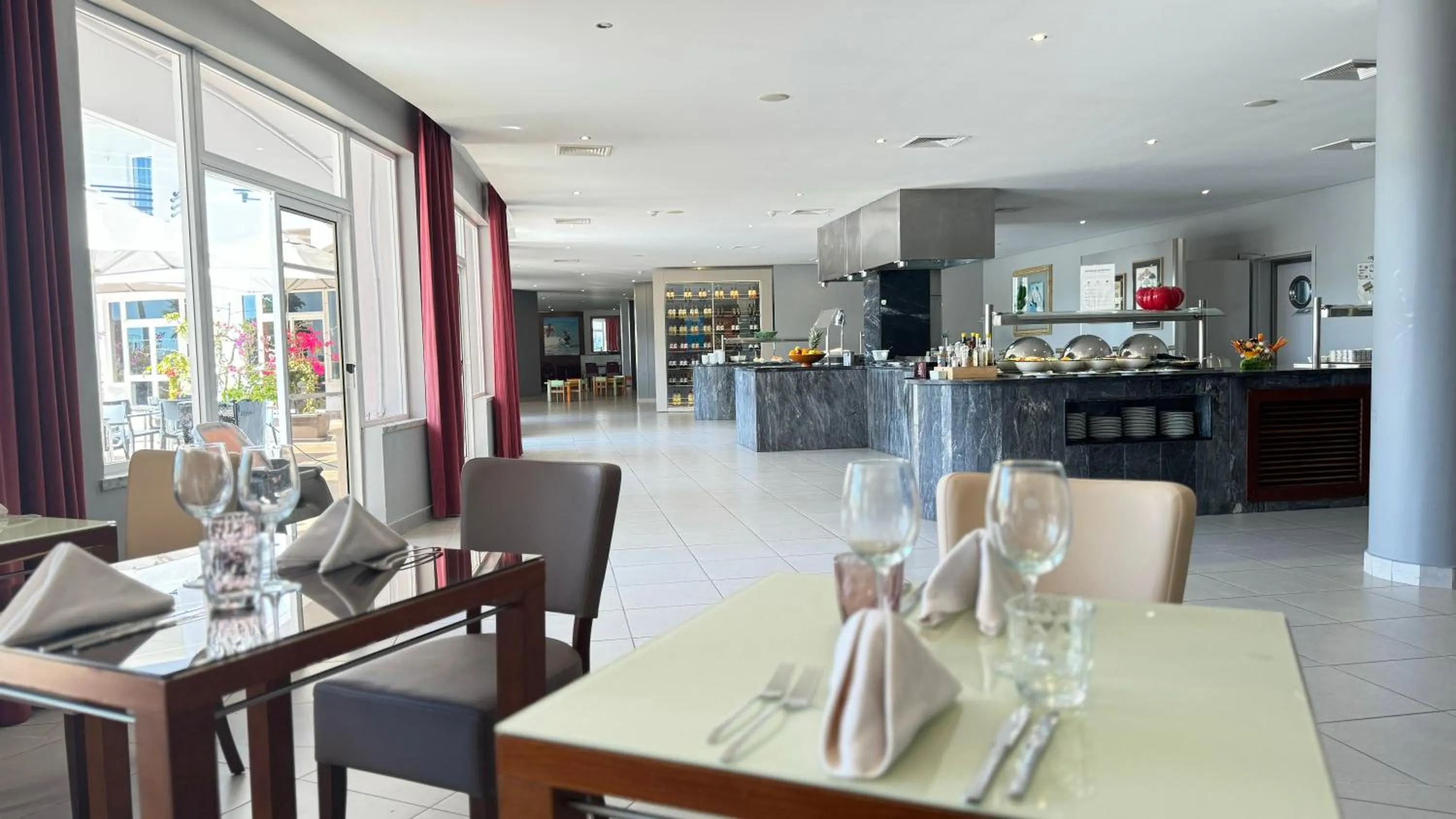 Restaurant/places to eat in Vila Gale Nautico