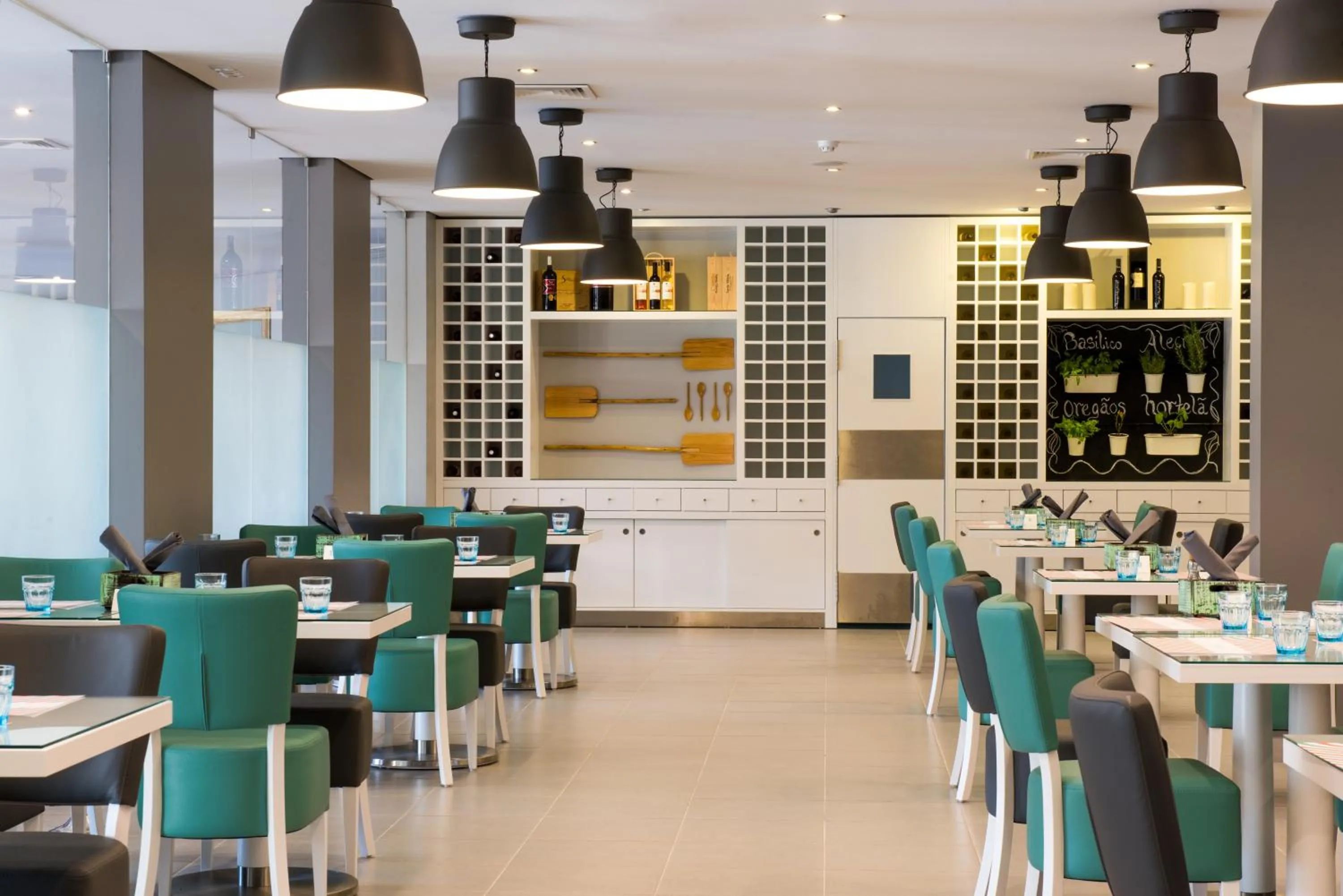 Restaurant/places to eat in Vila Gale Nautico