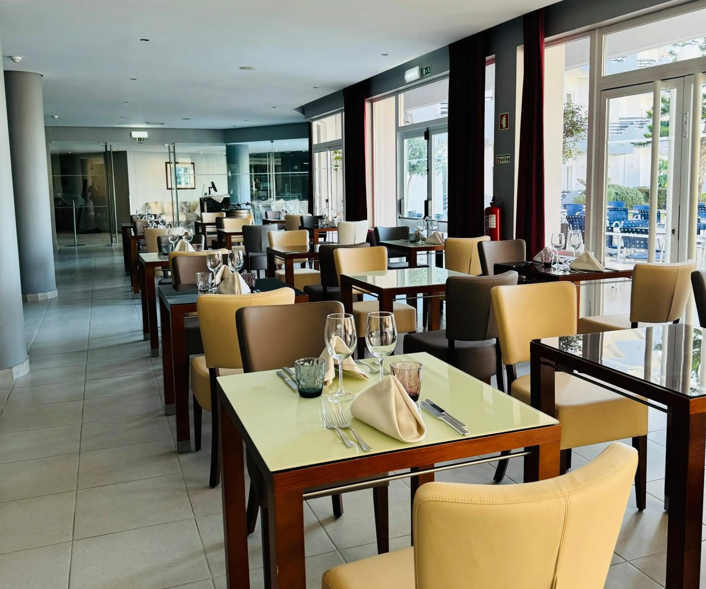 Restaurant/places to eat in Vila Gale Nautico