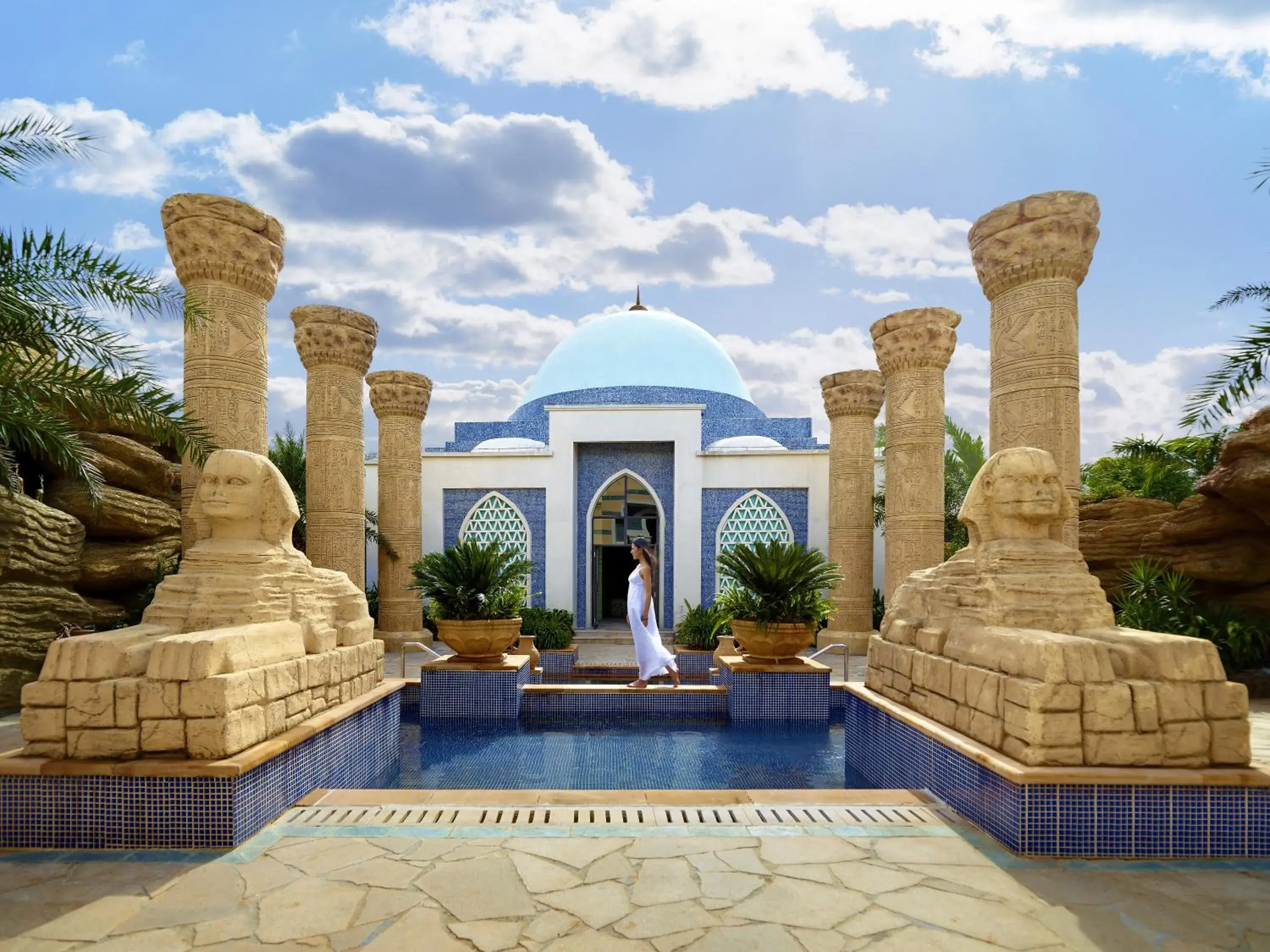 Facade/entrance in Mission Hills Resort Haikou Facade/entrance in Mission Hills Resort Haikou