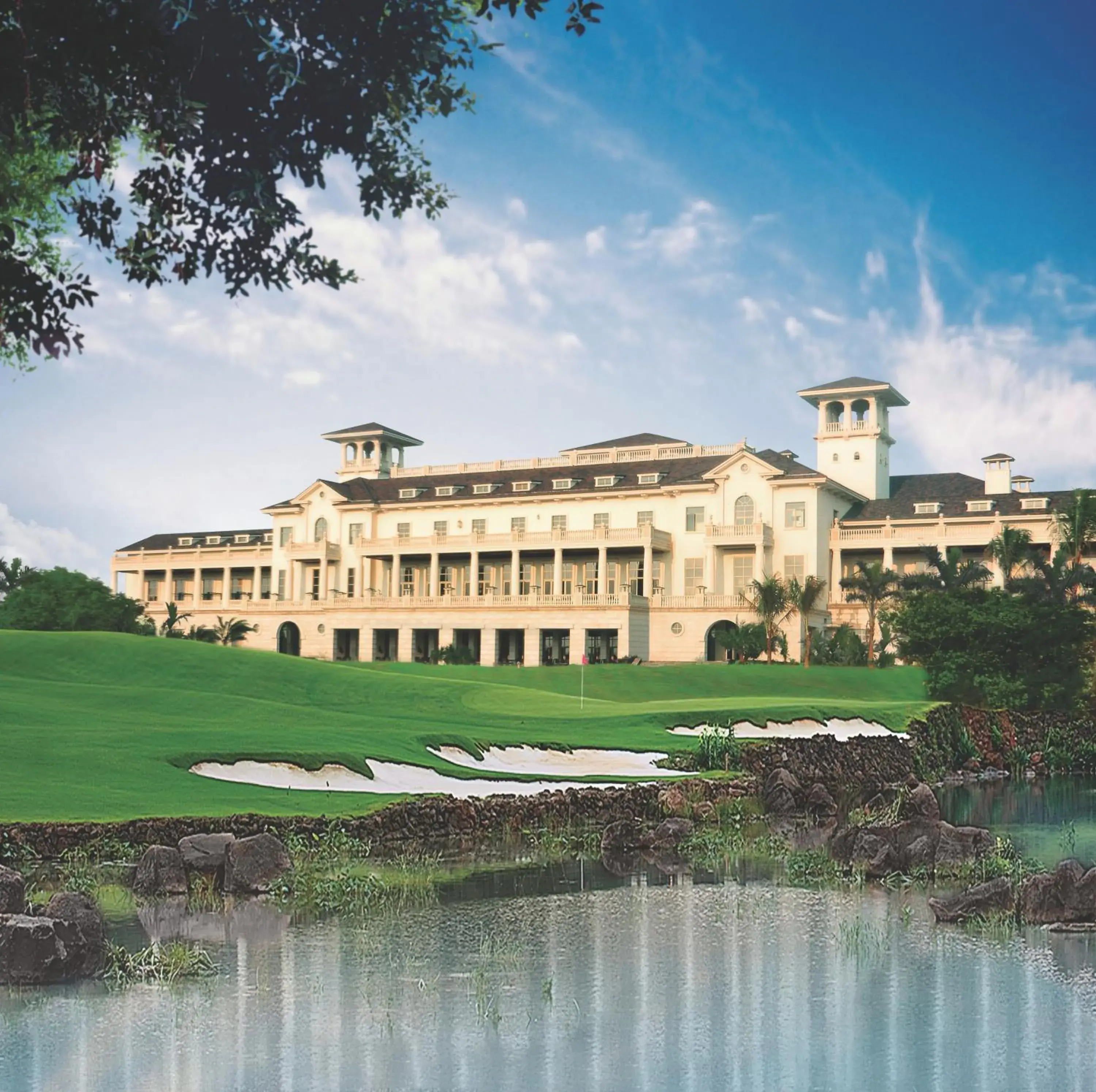 Facade/entrance in Mission Hills Resort Haikou Facade/entrance in Mission Hills Resort Haikou