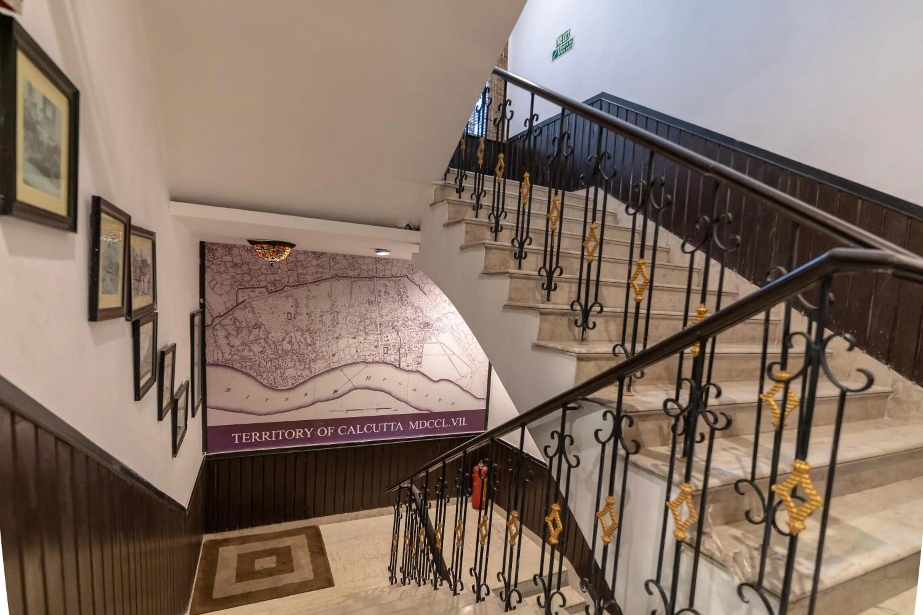 Facade/entrance, Bed in The Lindsay