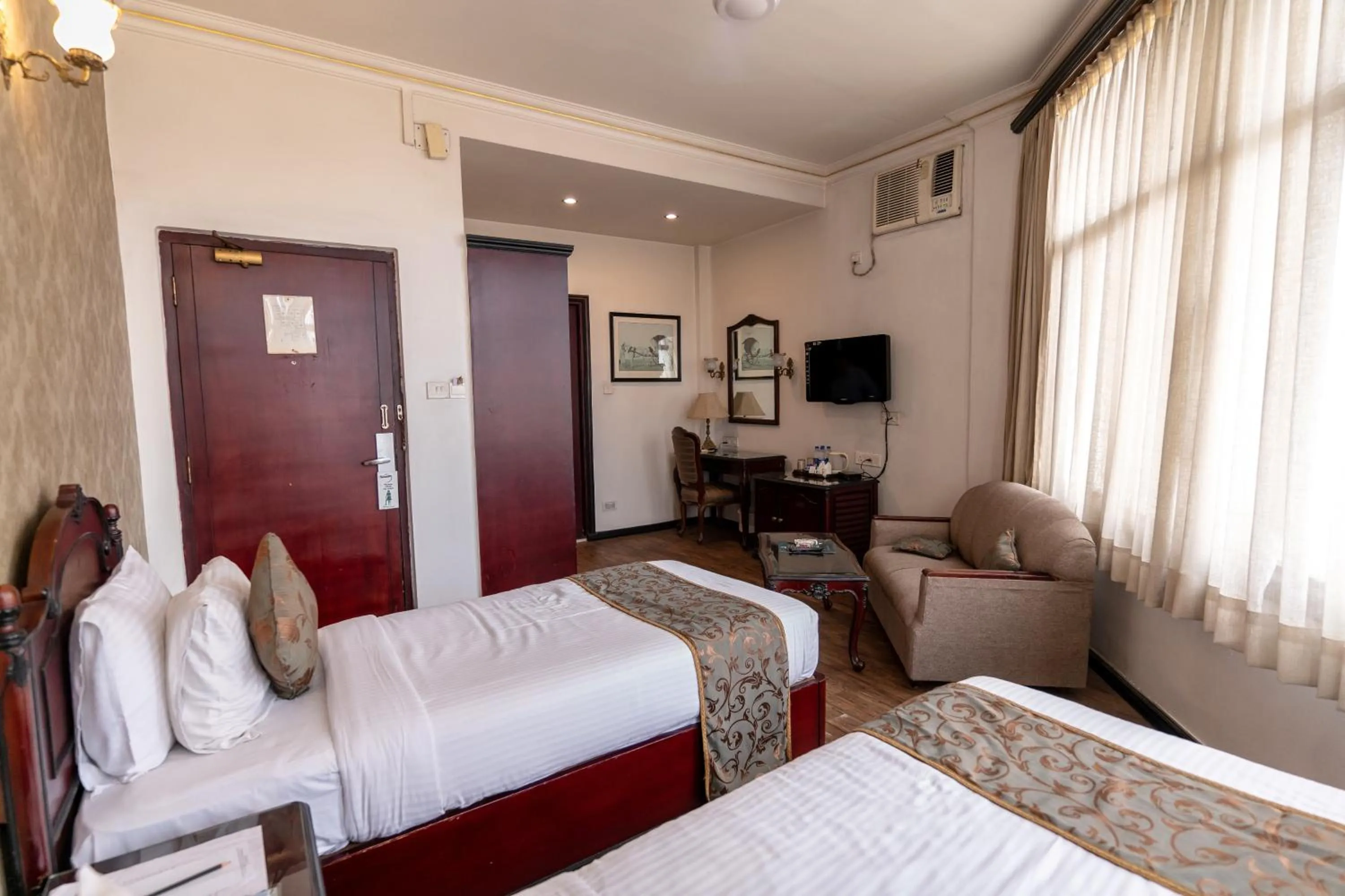 Guests, Bed in The Lindsay