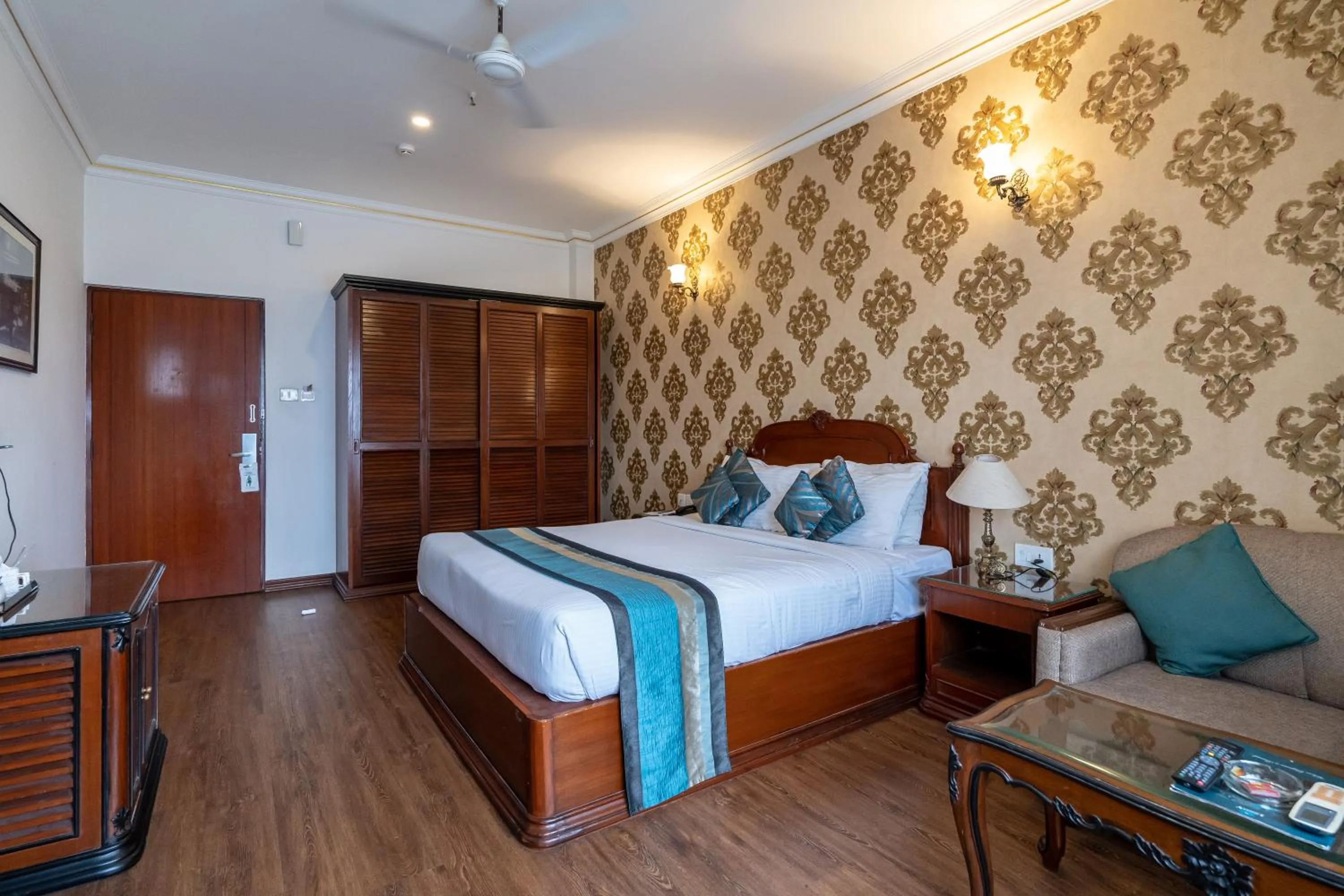 Bedroom, Bed in The Lindsay