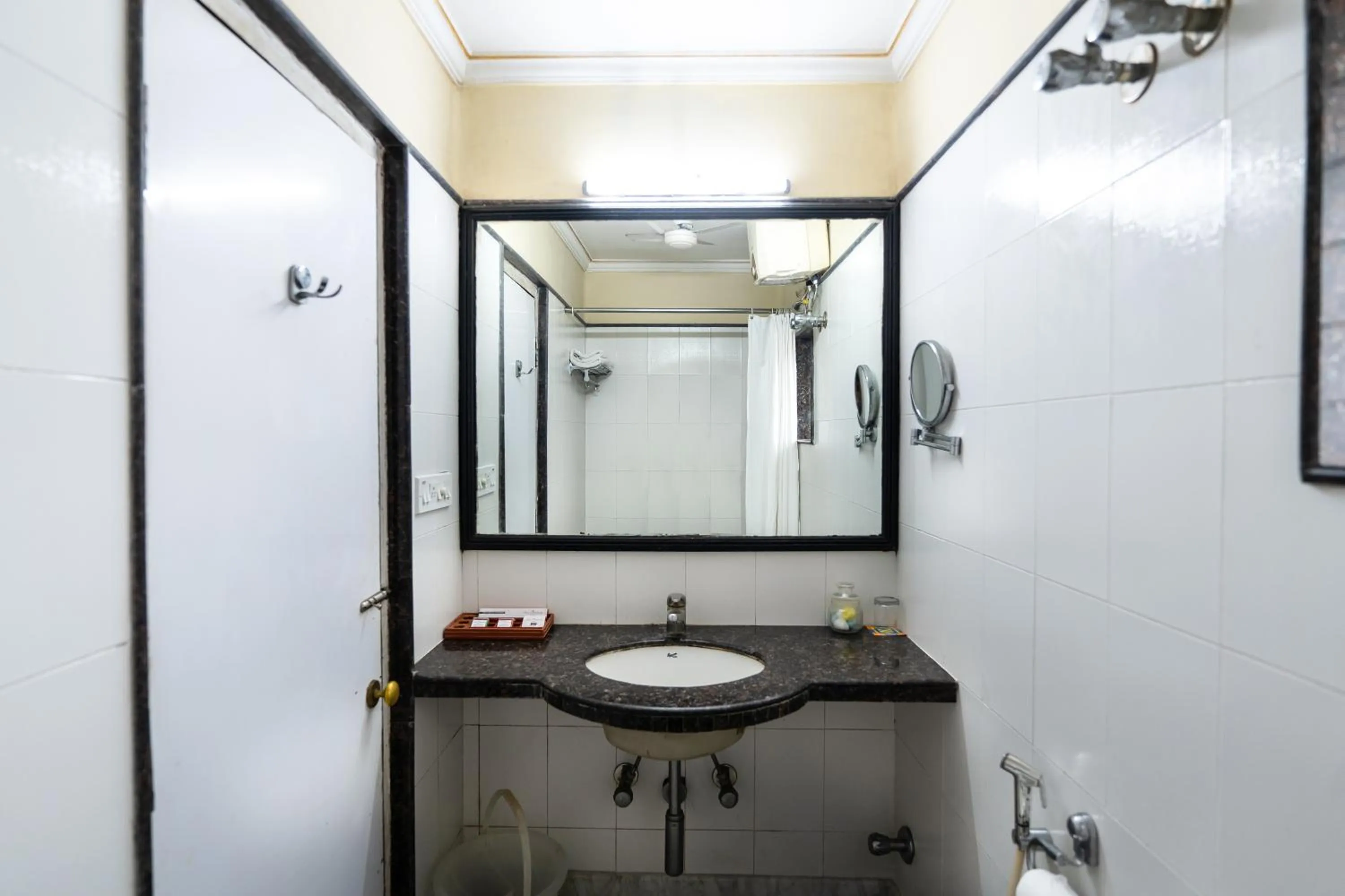 Bathroom in The Lindsay