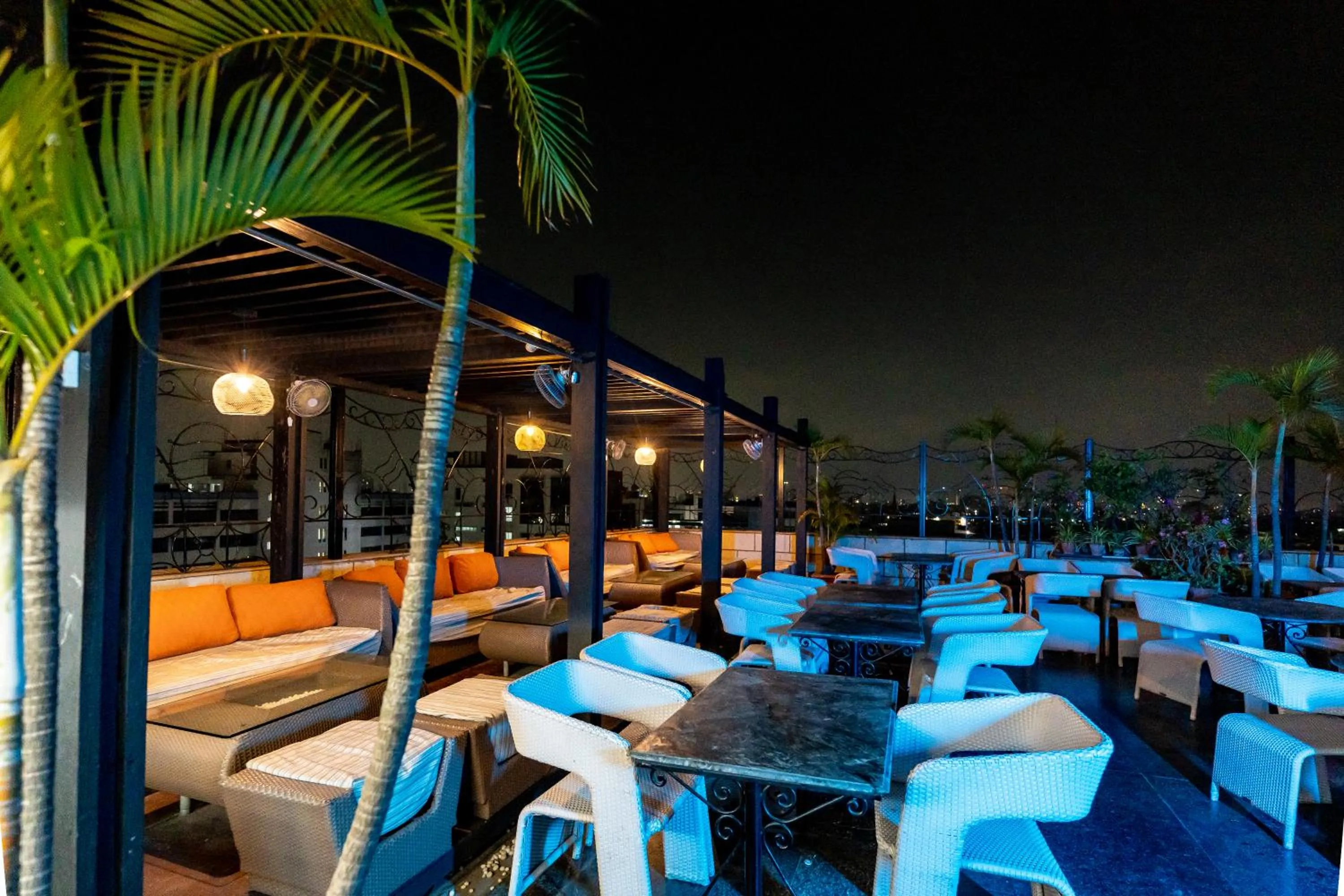 Restaurant/places to eat in The Lindsay