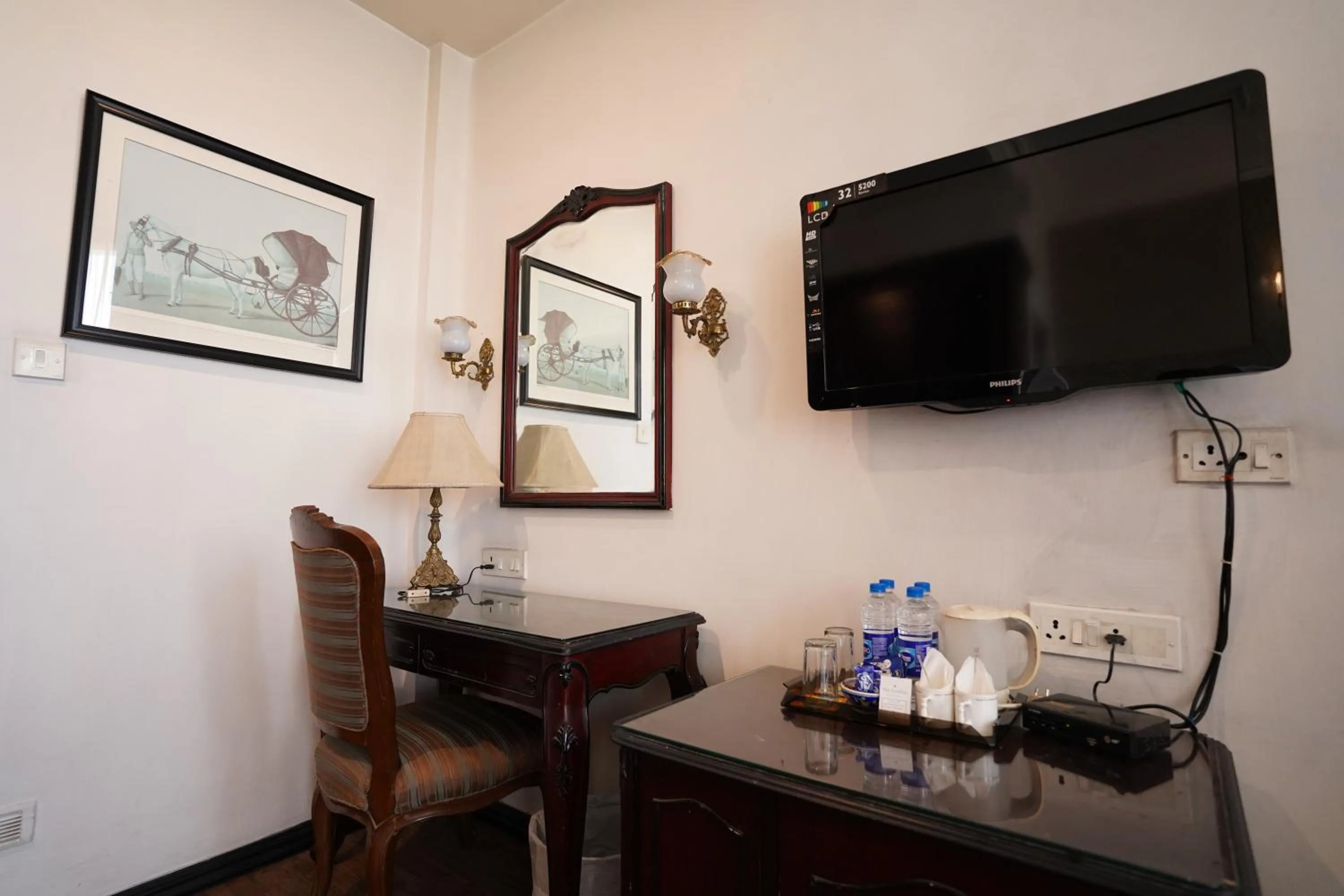 Coffee/tea facilities in The Lindsay