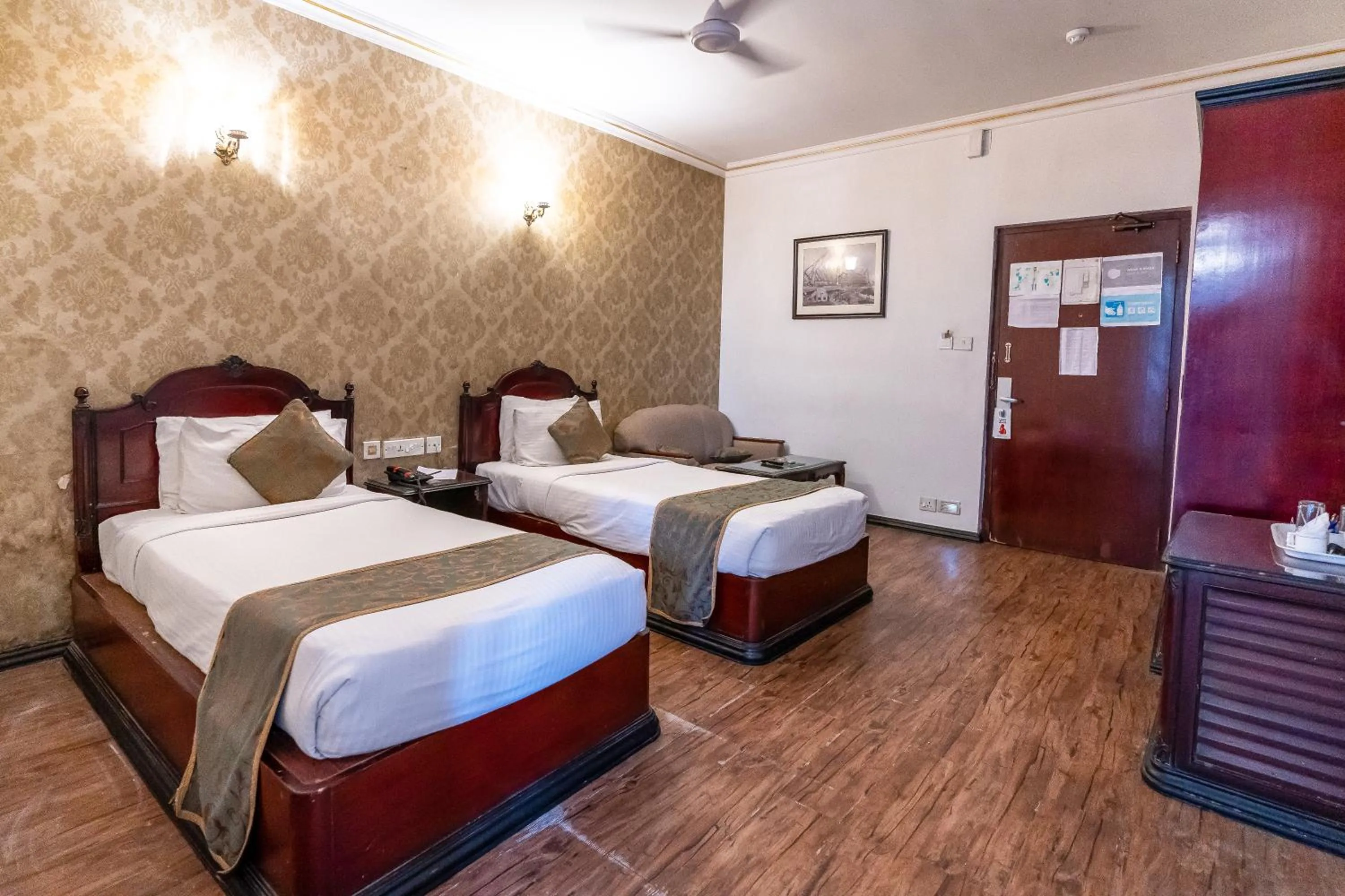 Photo of the whole room, Bed in The Lindsay