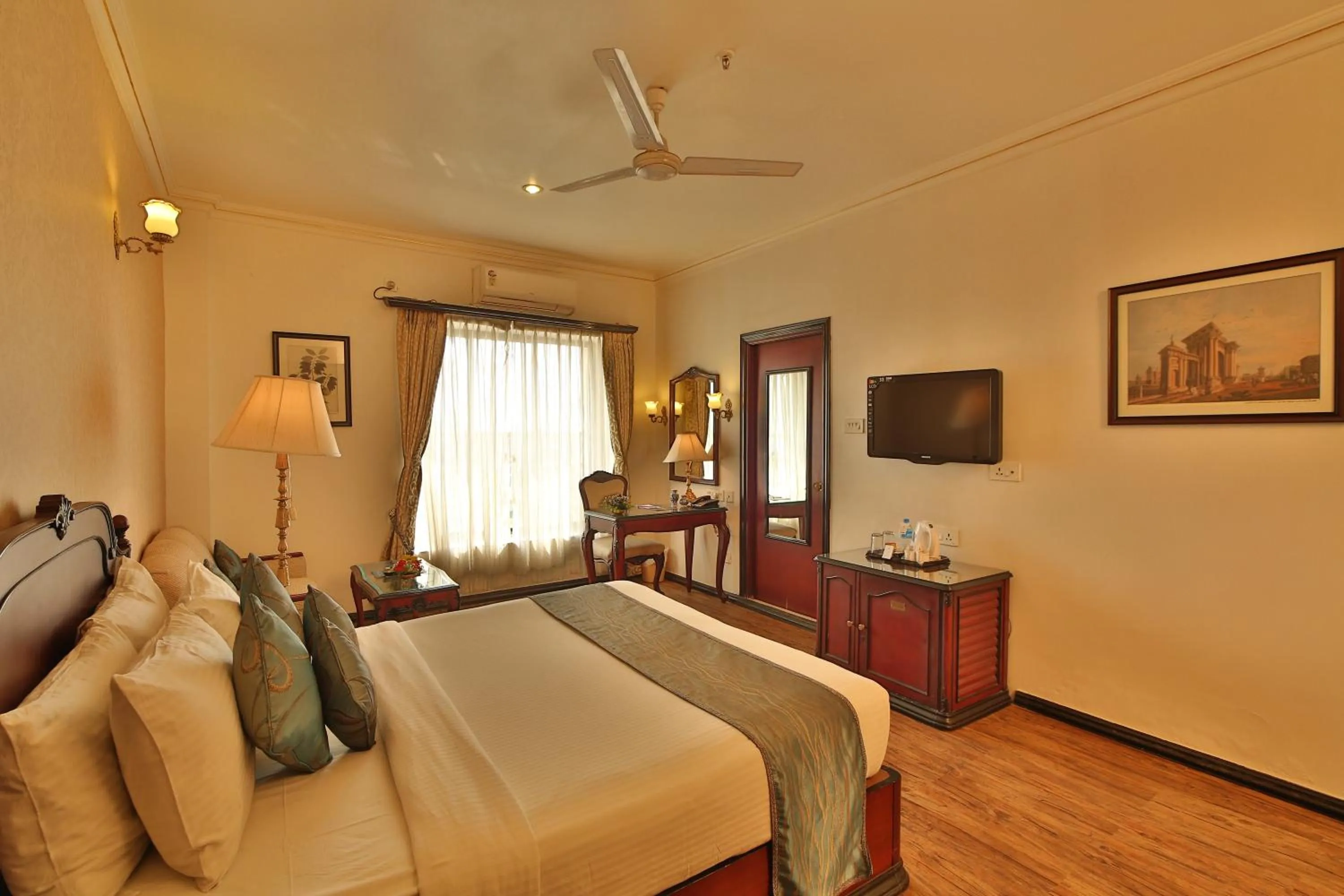 Bedroom, Bed in The Lindsay