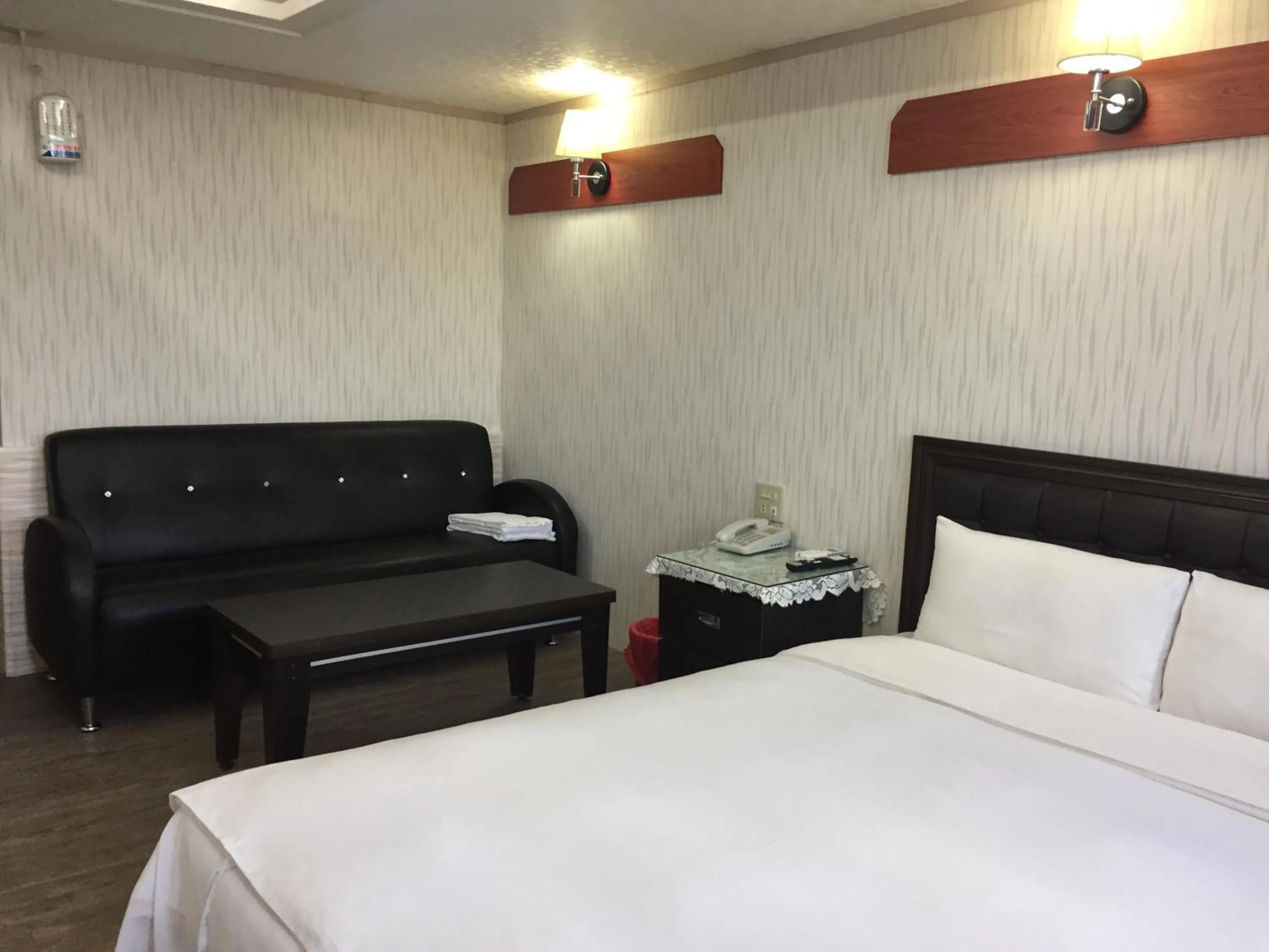 Bed in King Lo Tung Hotel