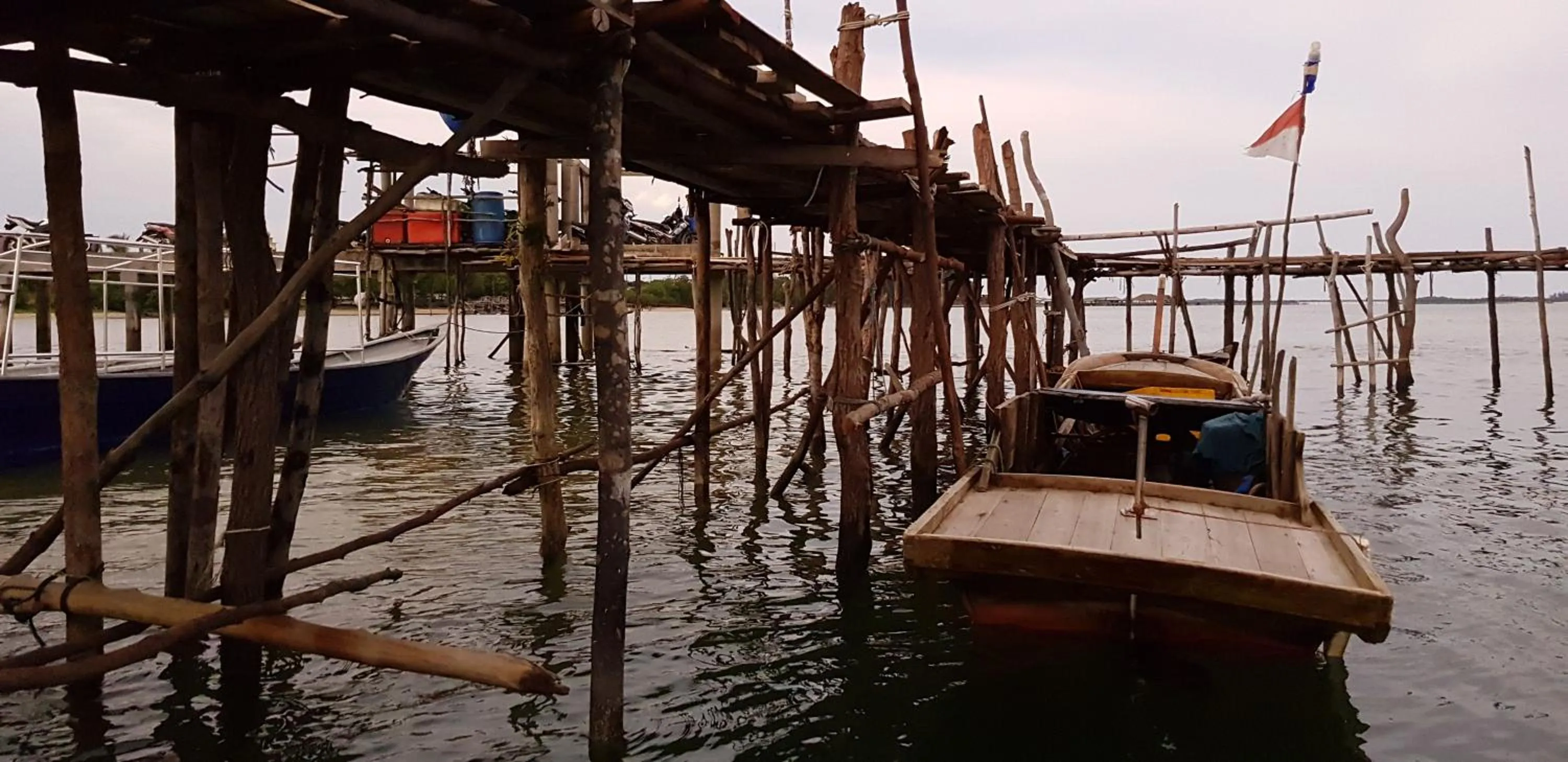 Neighbourhood in Ten RooMs