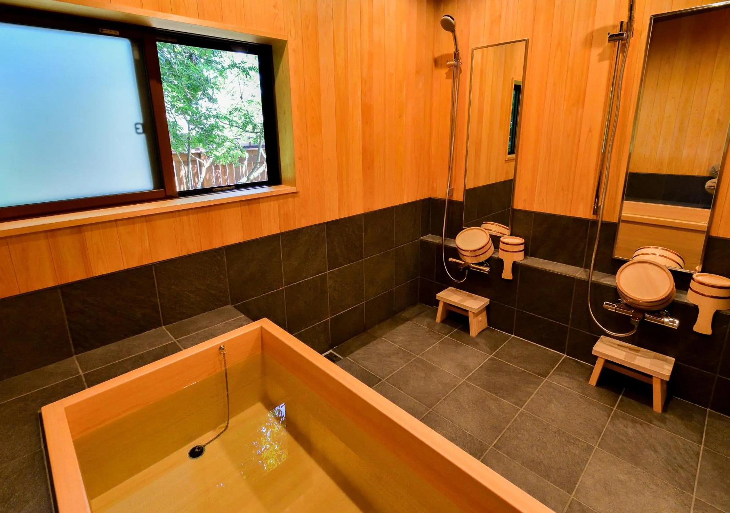 Bath in Temple-stay WAQOO Mii-dera