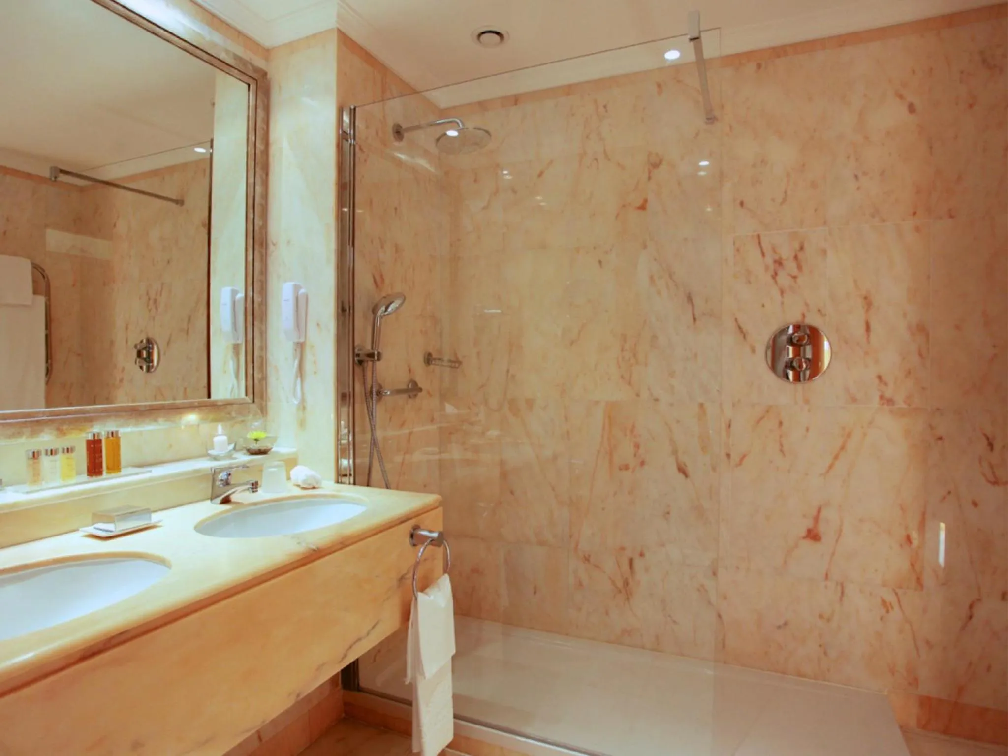 Shower in Hotel Quinta do Lago