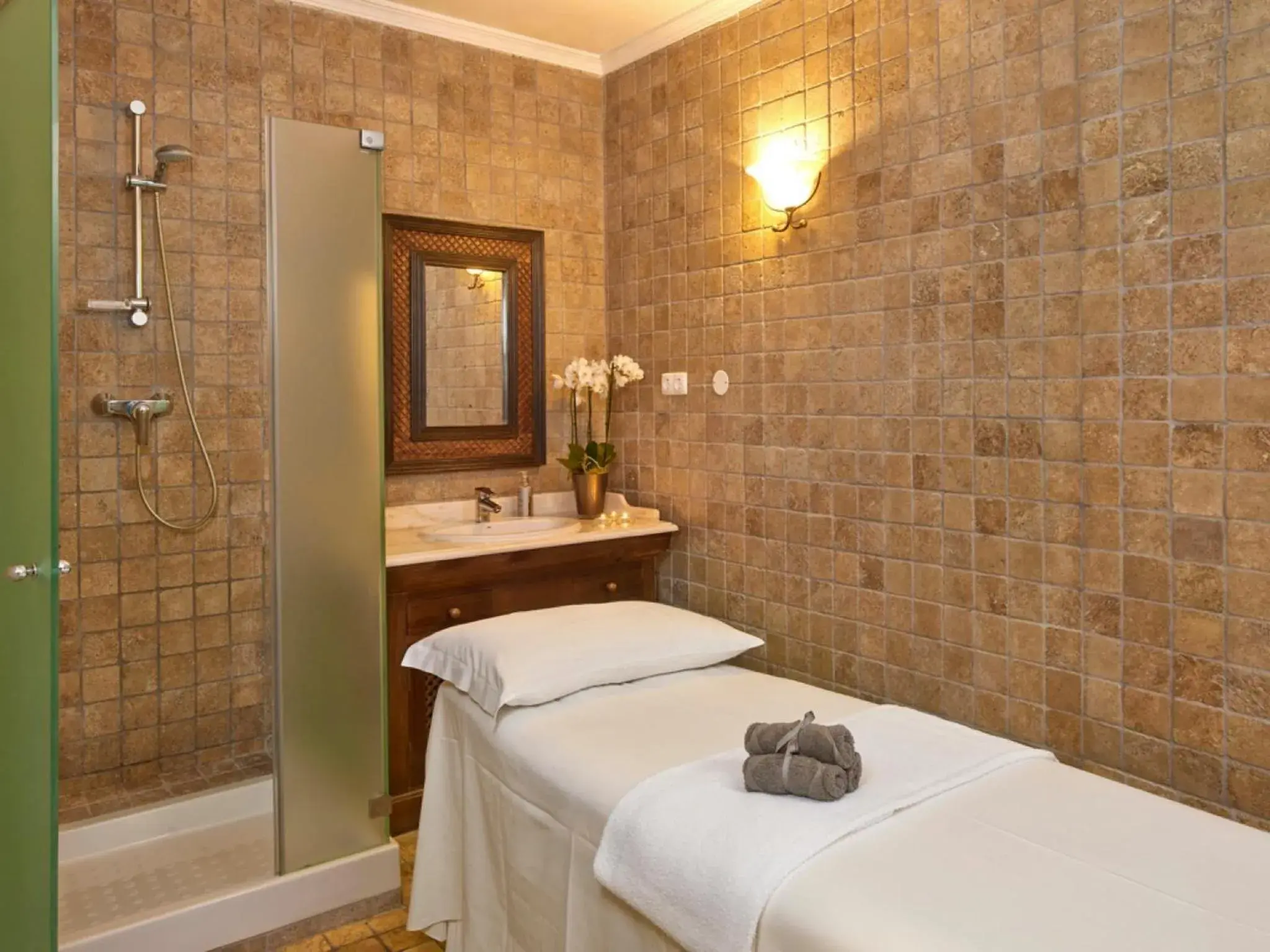 Massage, Bed in Hotel Quinta do Lago Massage, Bed in Hotel Quinta do Lago