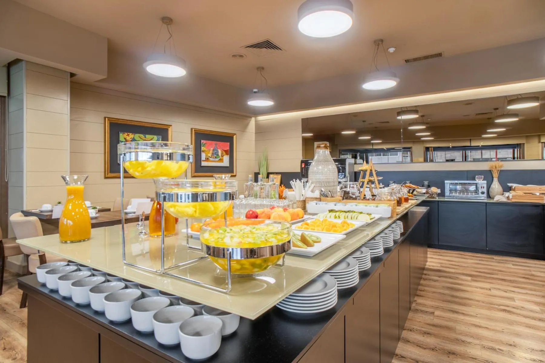 Food and drinks in Hotel Dom Henrique - Downtown