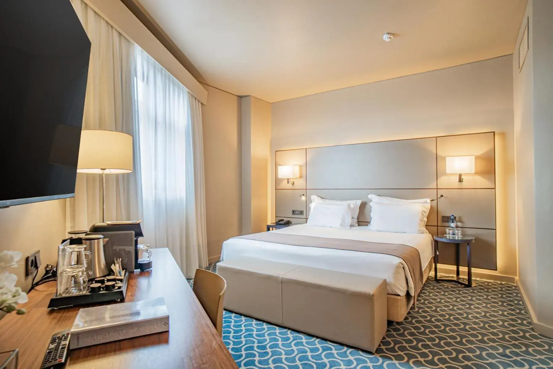 Comfort King Double Room with Romantic Package in Hotel Dom Henrique - Downtown Comfort King Double Room with Romantic Package in Hotel Dom Henrique - Downtown