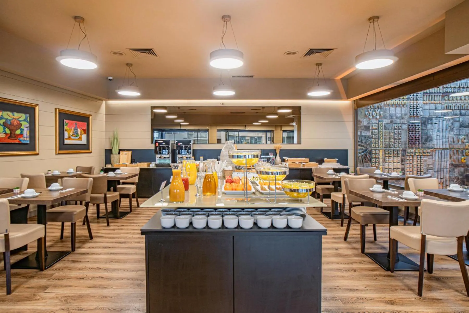 Food and drinks in Hotel Dom Henrique - Downtown