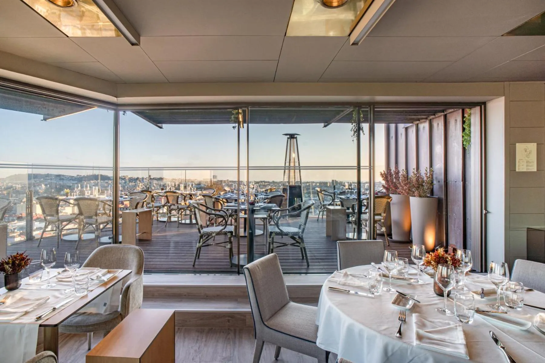 Restaurant/places to eat in Hotel Dom Henrique - Downtown