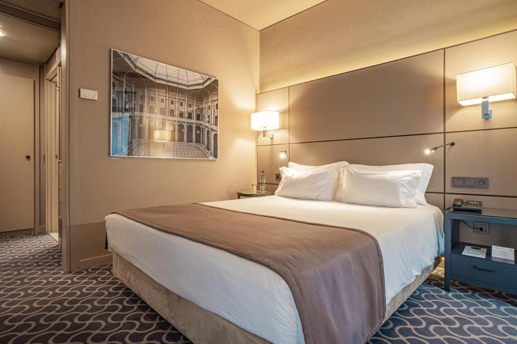 Bedroom, Bed in Hotel Dom Henrique - Downtown