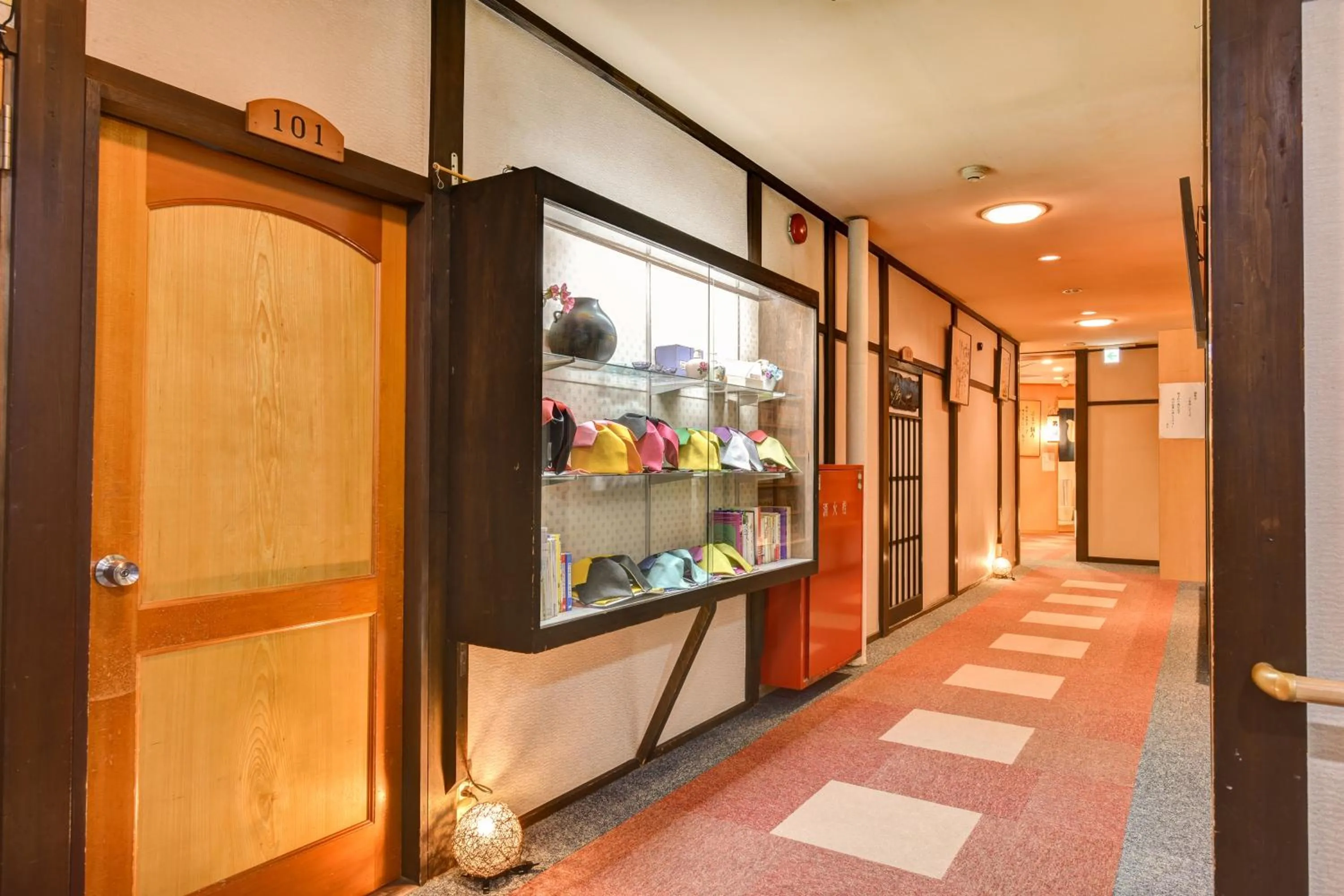 Area and facilities in Hidatakayama Futarishizuka Hakuun