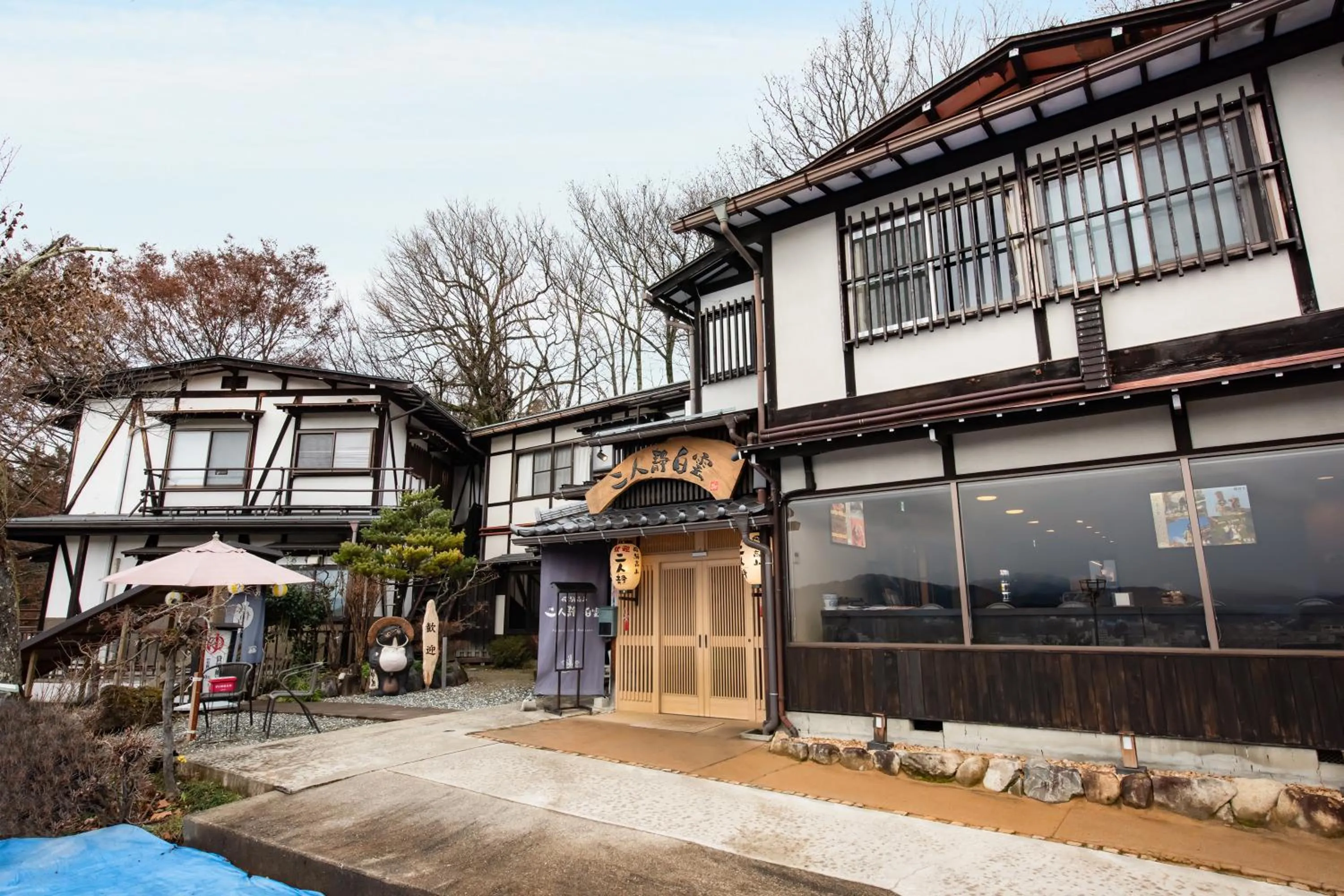 Facade/entrance in Hidatakayama Futarishizuka Hakuun