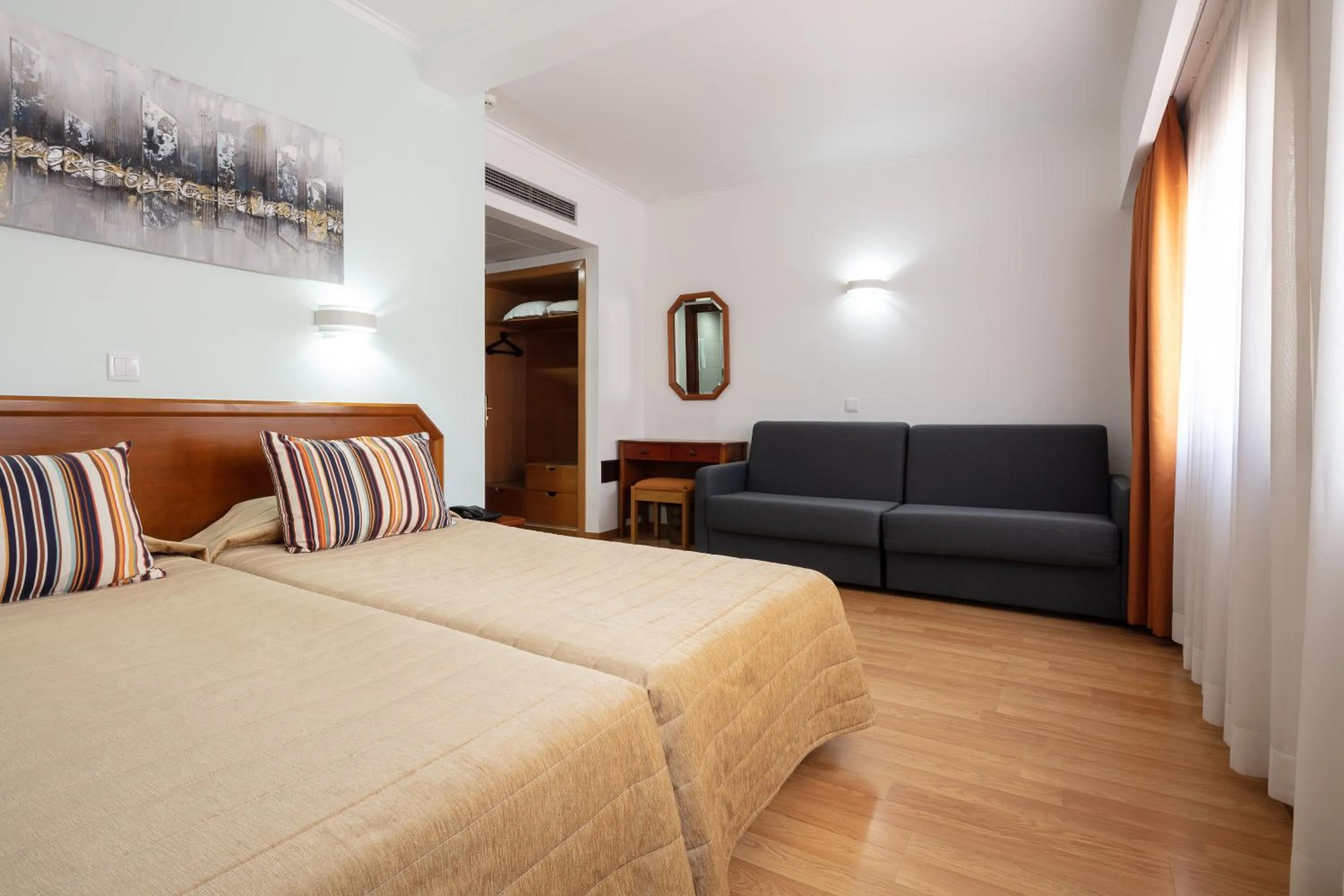 Property building, Bed in Hotel Anjos