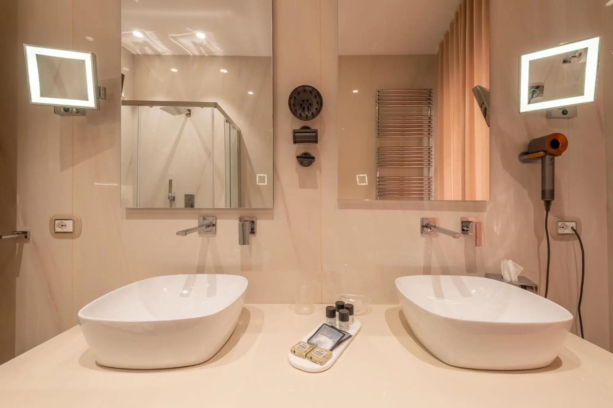 Bathroom in Oriana Homèl Verona