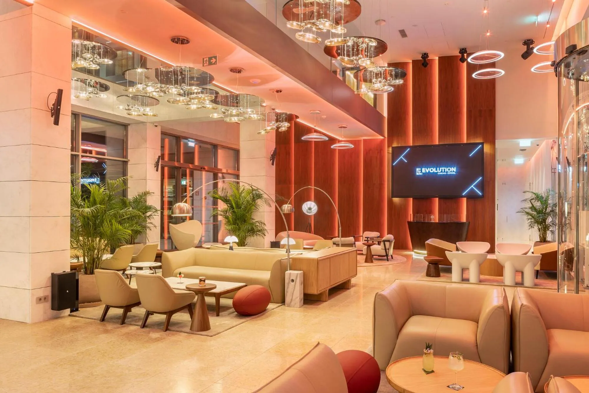 Lounge or bar in EVOLUTION Cascais-Estoril Hotel