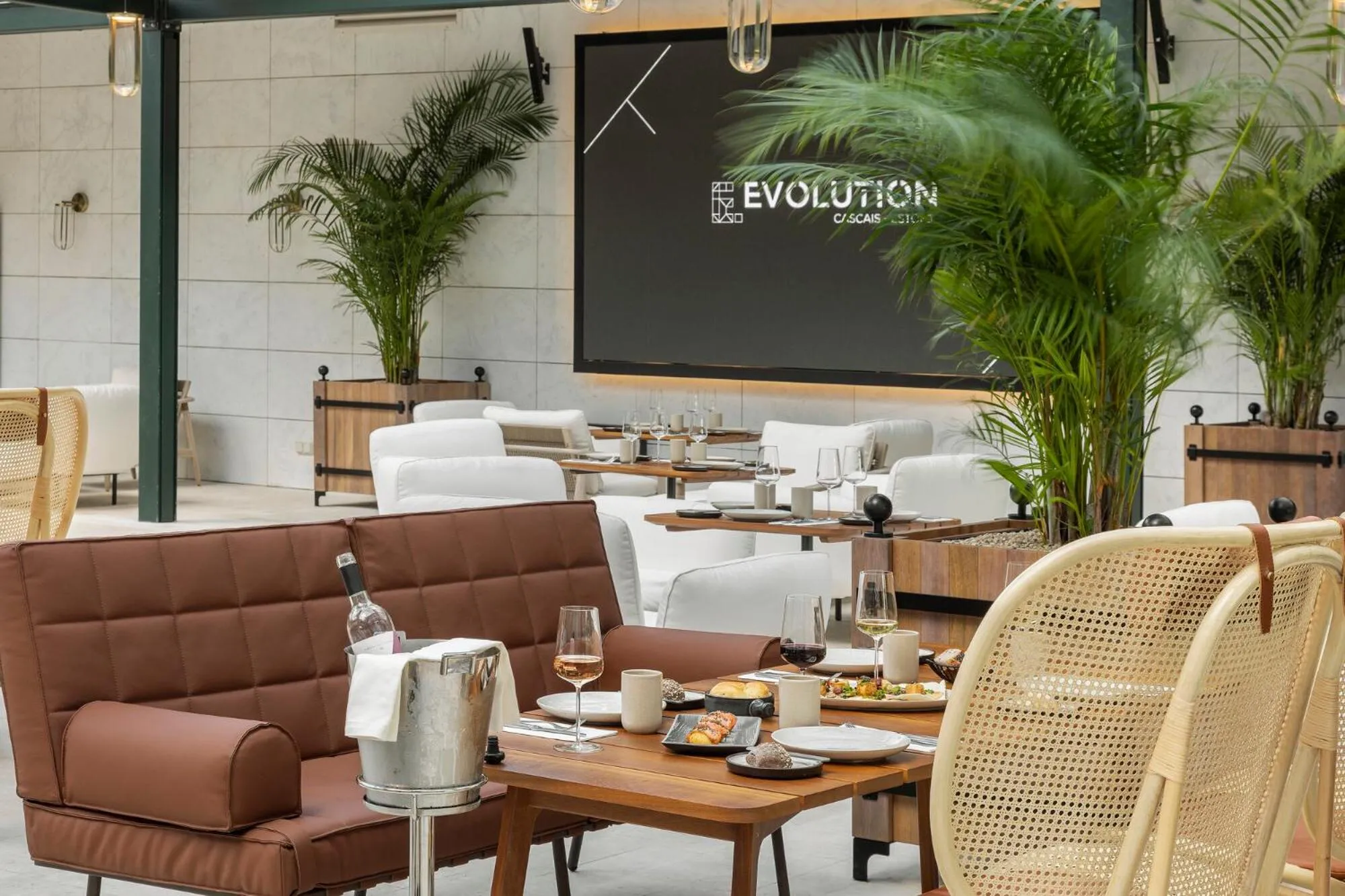 Restaurant/places to eat in EVOLUTION Cascais-Estoril Hotel