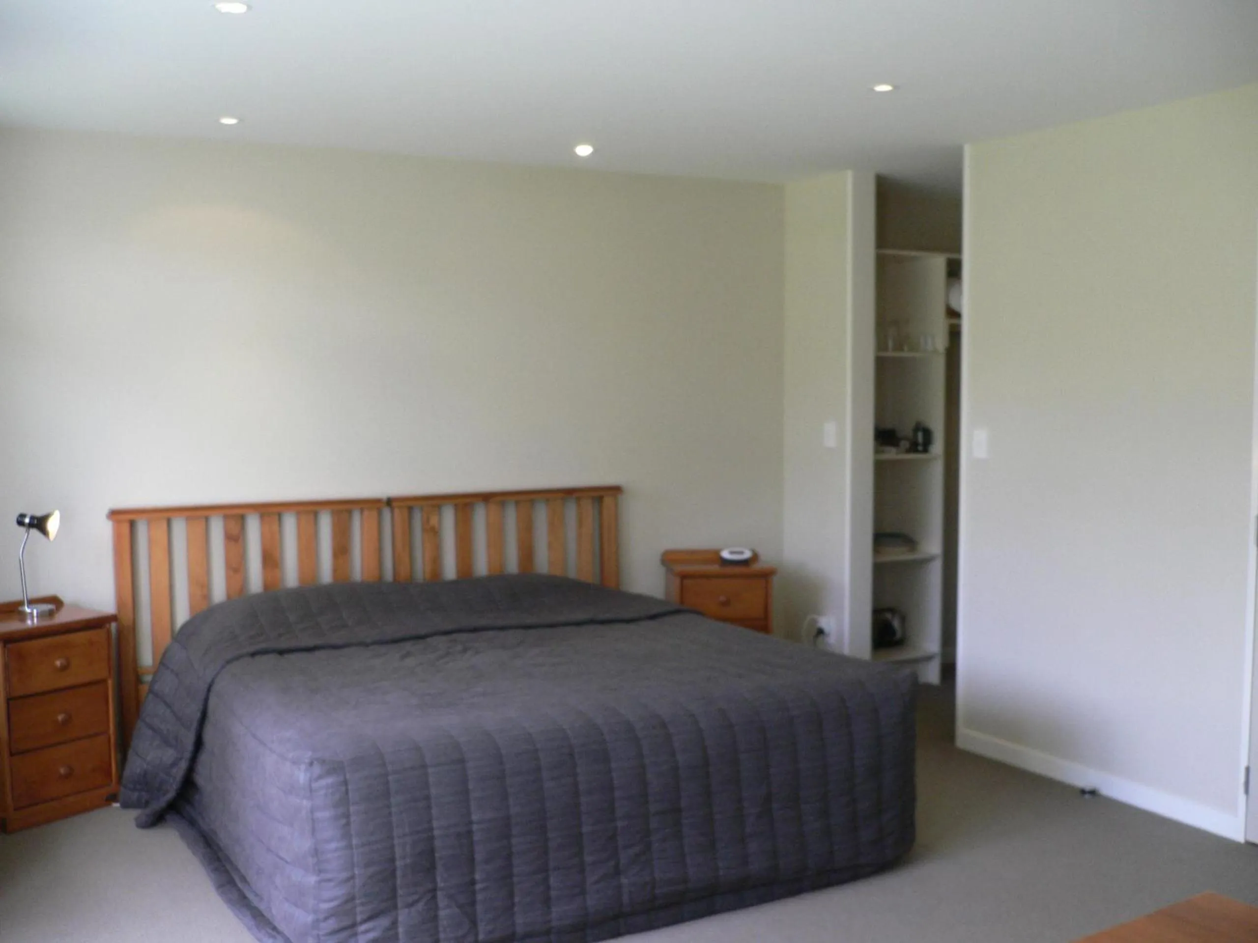 Bed in Aotea Lodge Porirua
