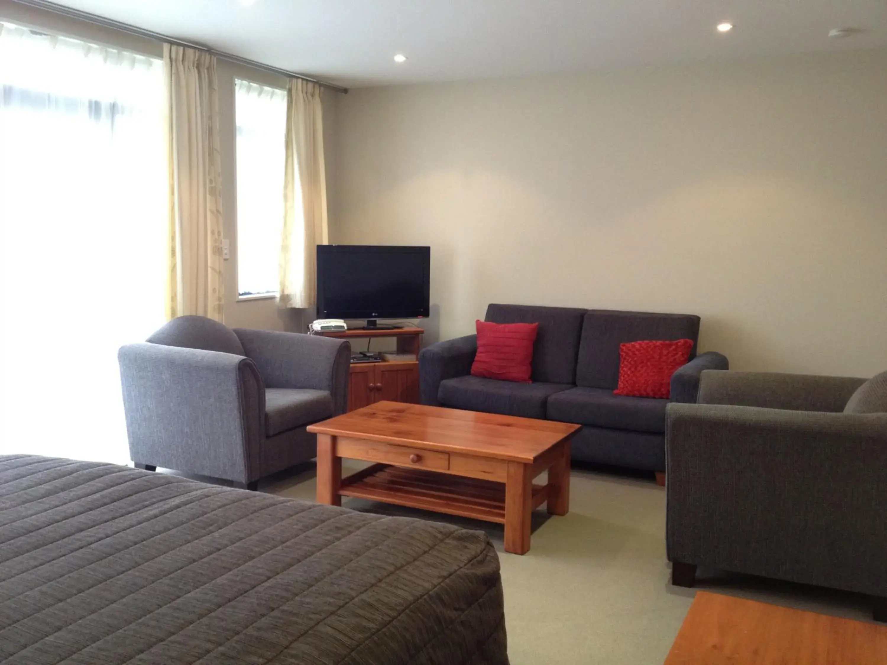 Studio with Spa Bath in Aotea Lodge Porirua Studio with Spa Bath in Aotea Lodge Porirua