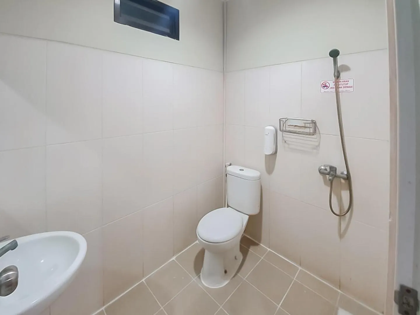 RedDoorz Plus at Pelita Guest House Balikpapan