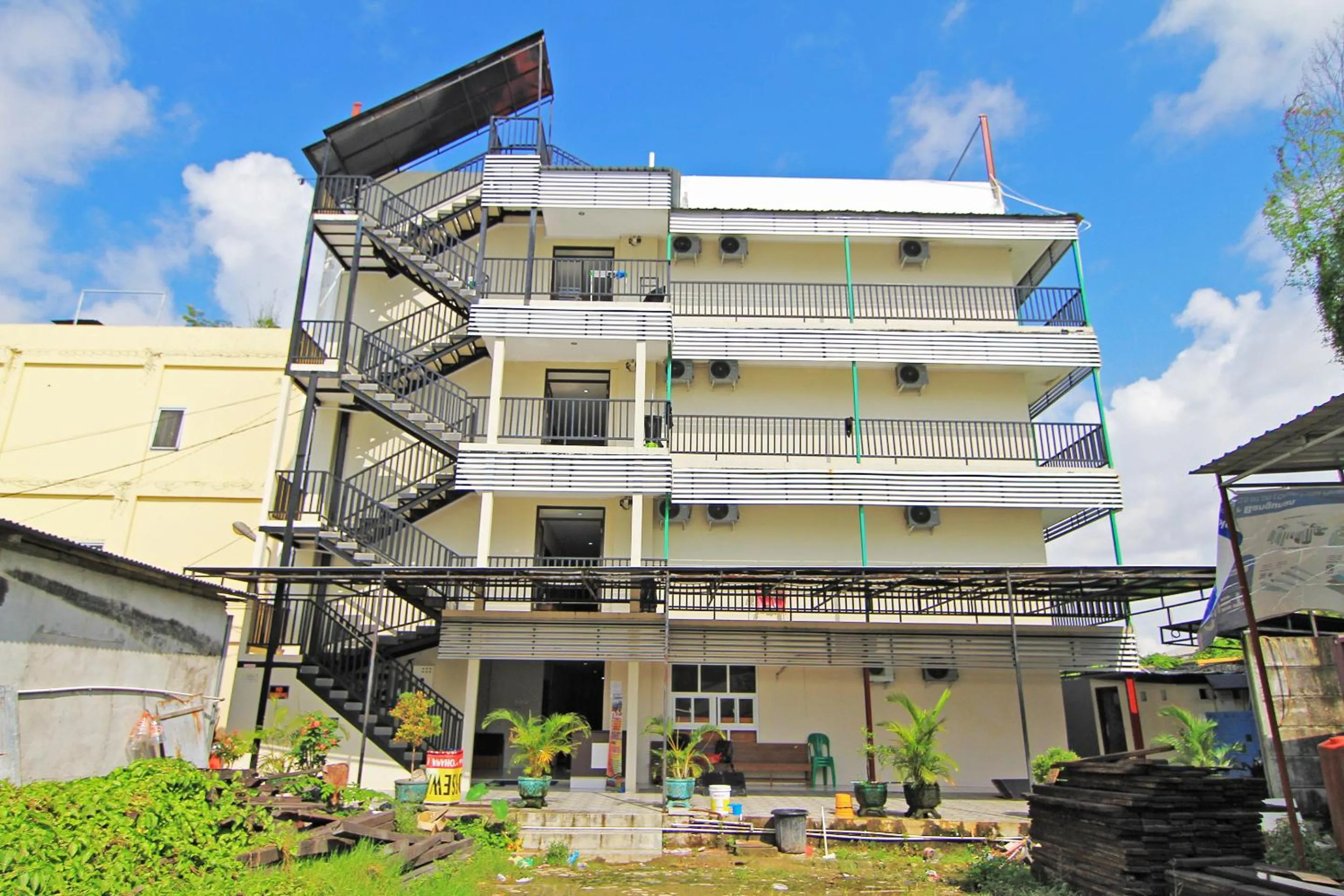 Property building in RedDoorz Plus at Pelita Guest House Balikpapan