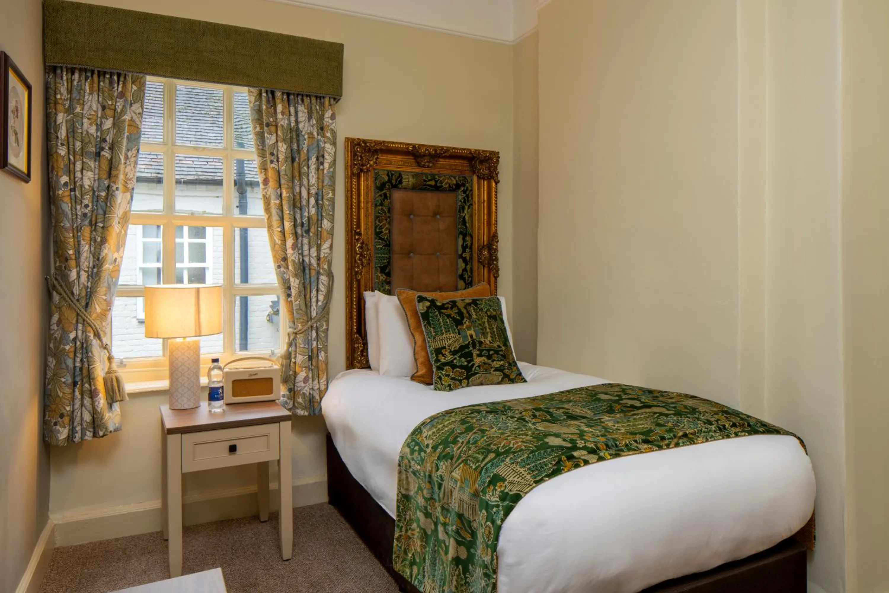 Bedroom, Bed in The Warwick Arms Hotel - The Coaching Inn Group