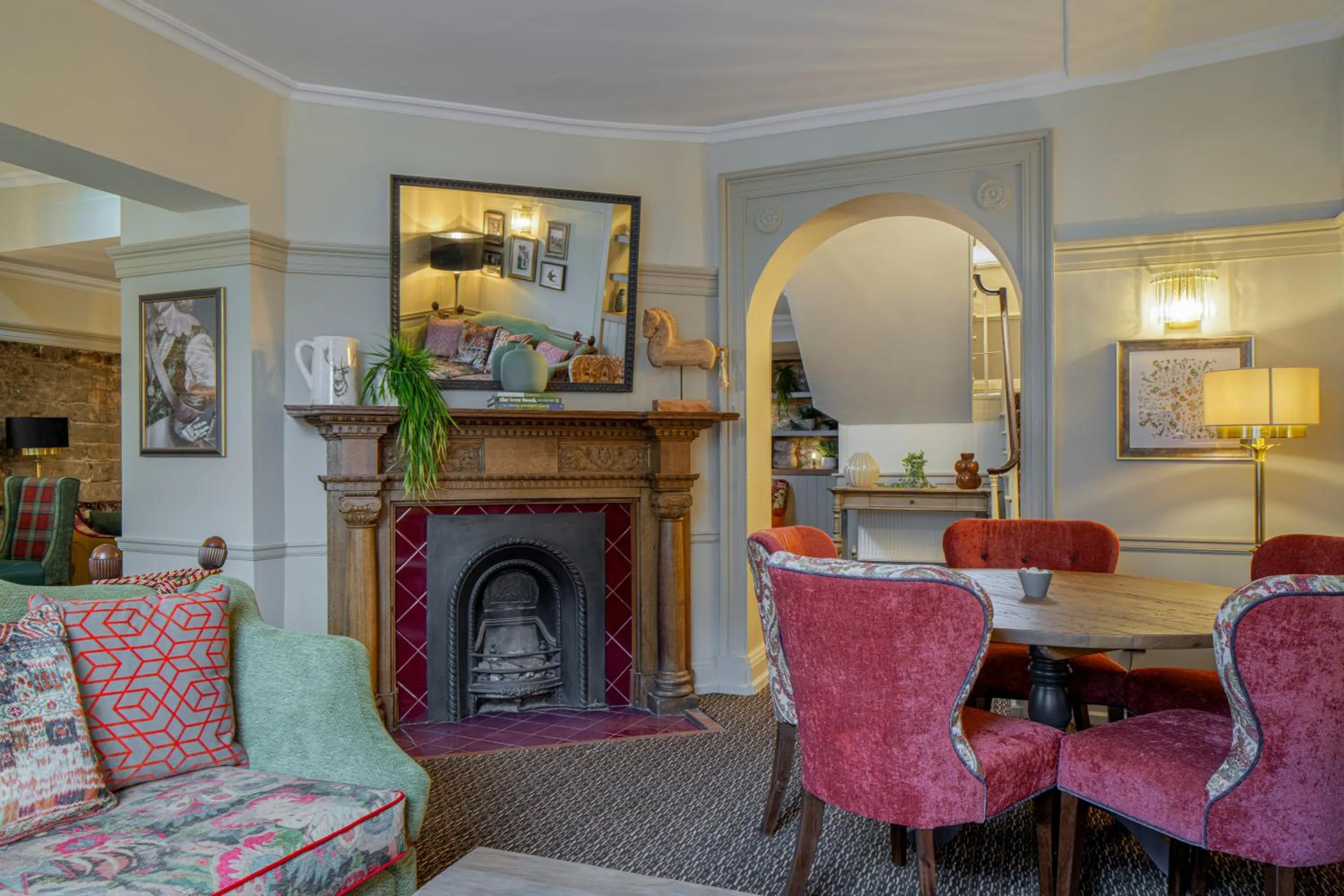 Lounge or bar in The Warwick Arms Hotel - The Coaching Inn Group