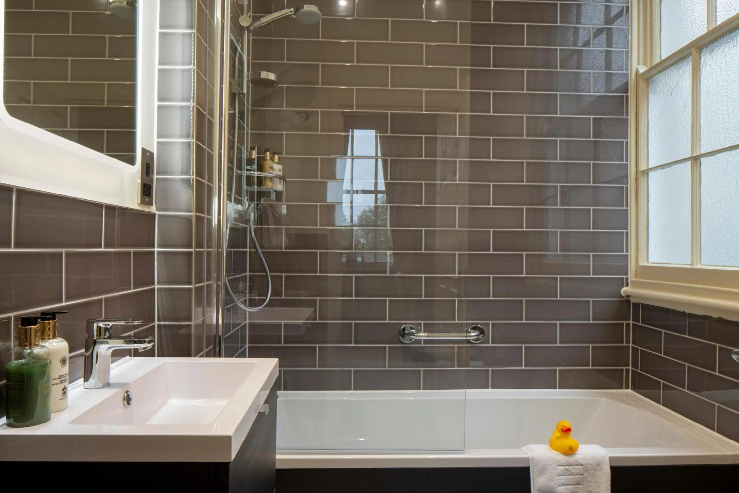 Shower in The Warwick Arms Hotel - The Coaching Inn Group