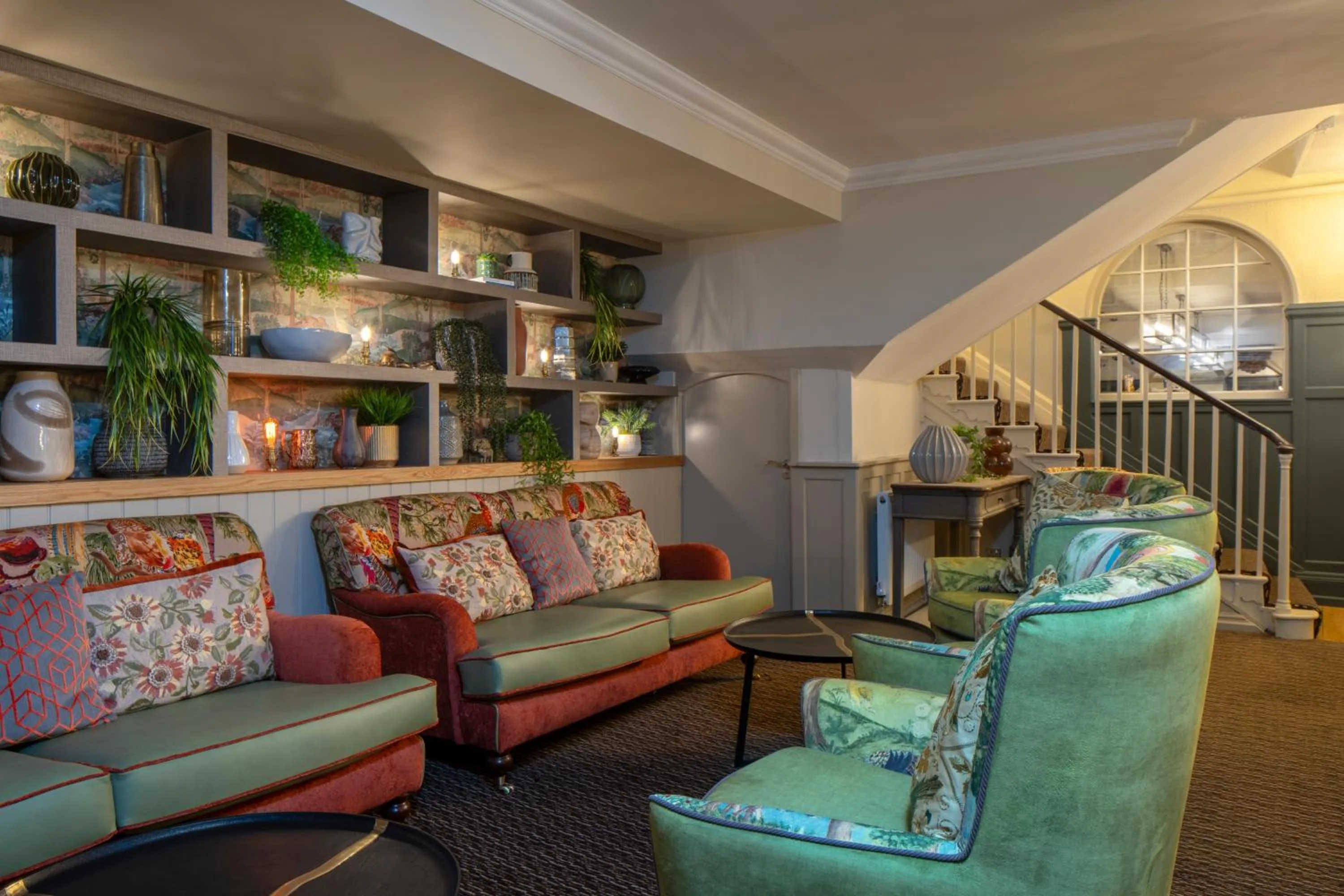 Lounge or bar in The Warwick Arms Hotel - The Coaching Inn Group