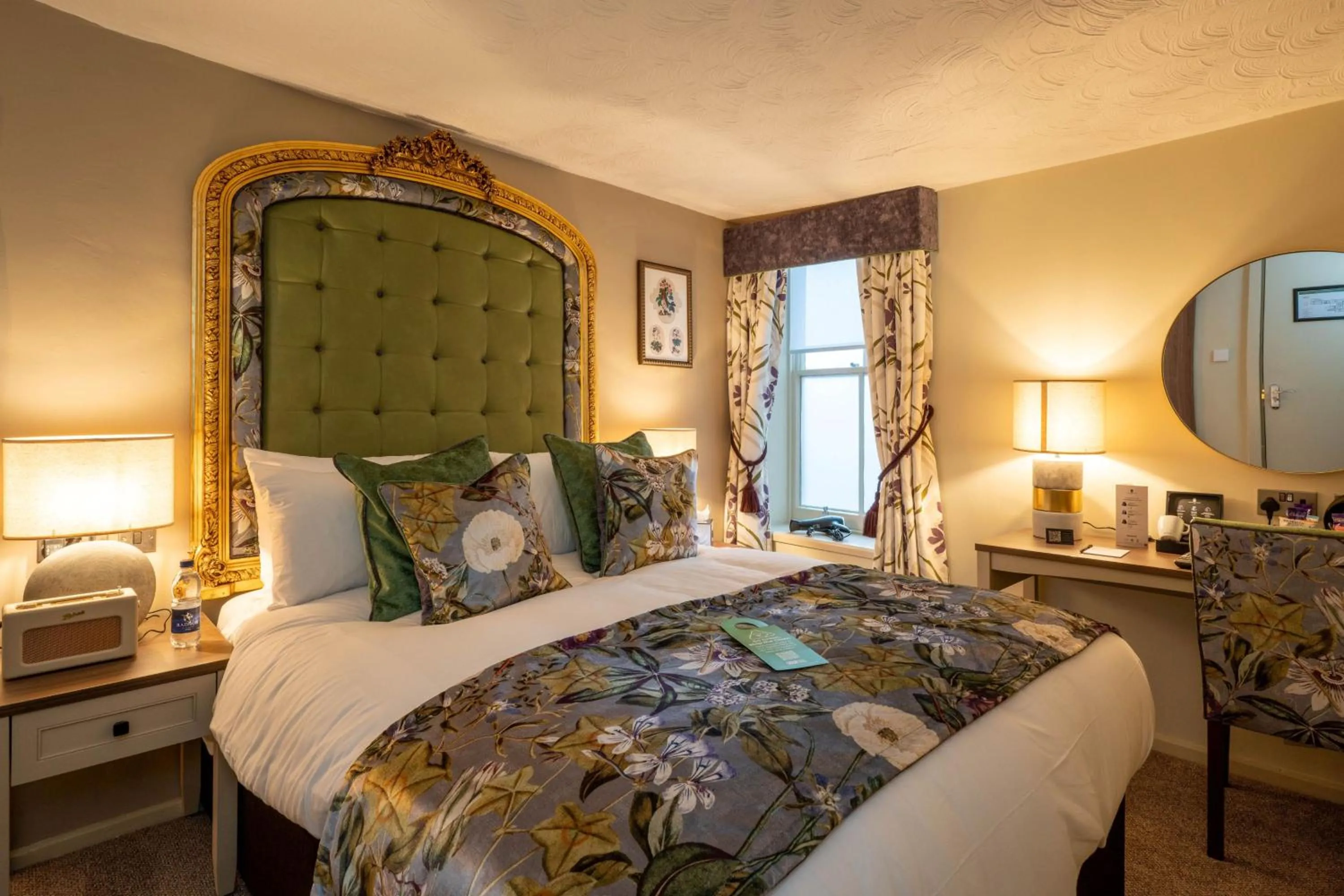 Bed in The Warwick Arms Hotel - The Coaching Inn Group