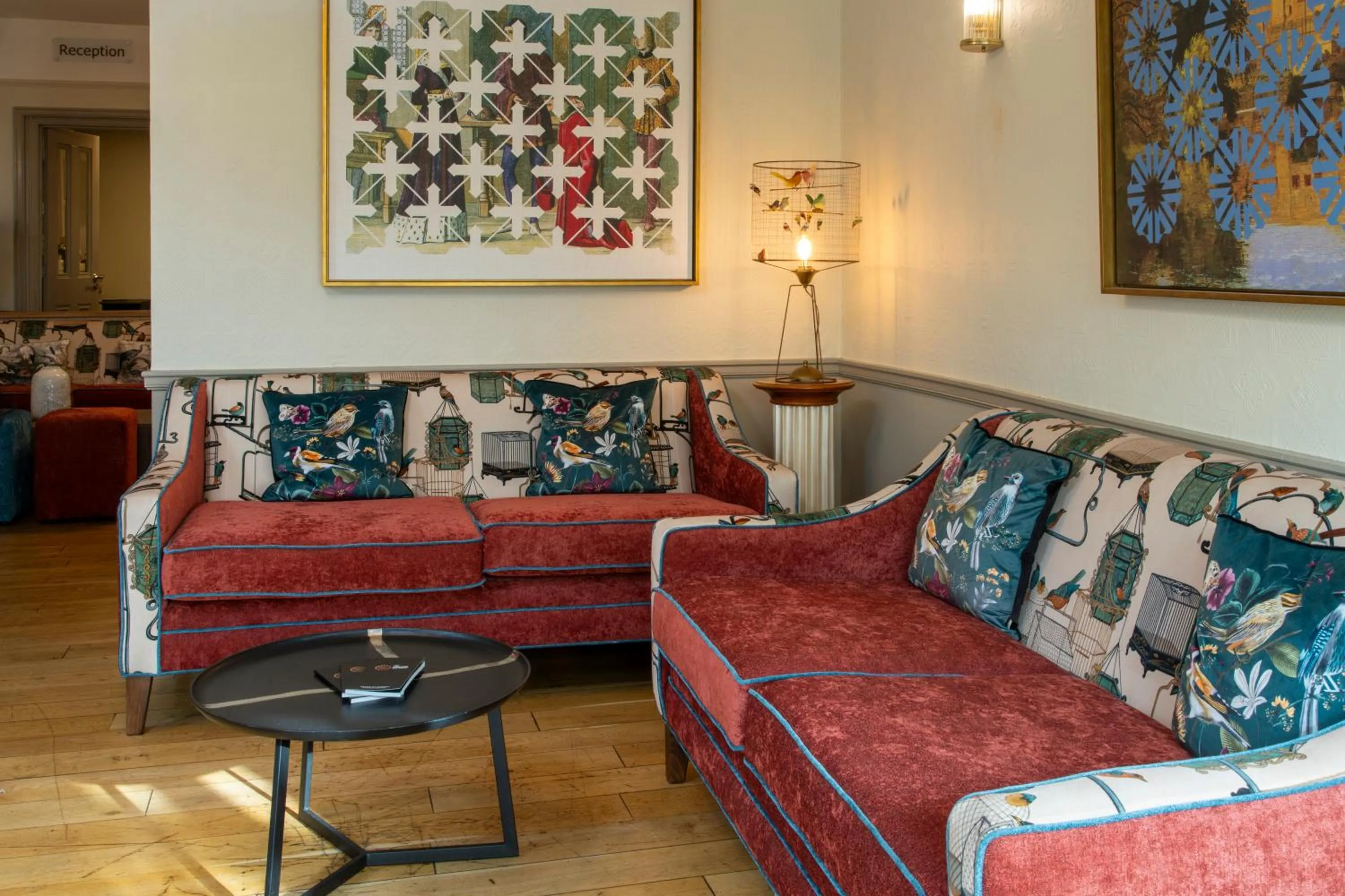 Lounge or bar in The Warwick Arms Hotel - The Coaching Inn Group